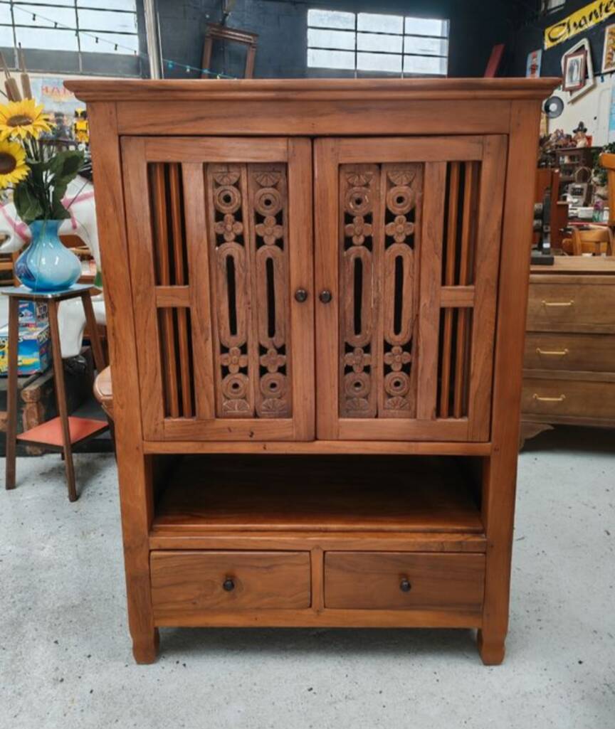 Meuble en bois exotique