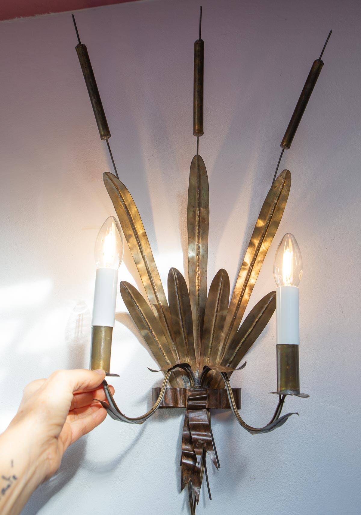 Vintage wall light with rush and leaves in sheet metal and gold metal