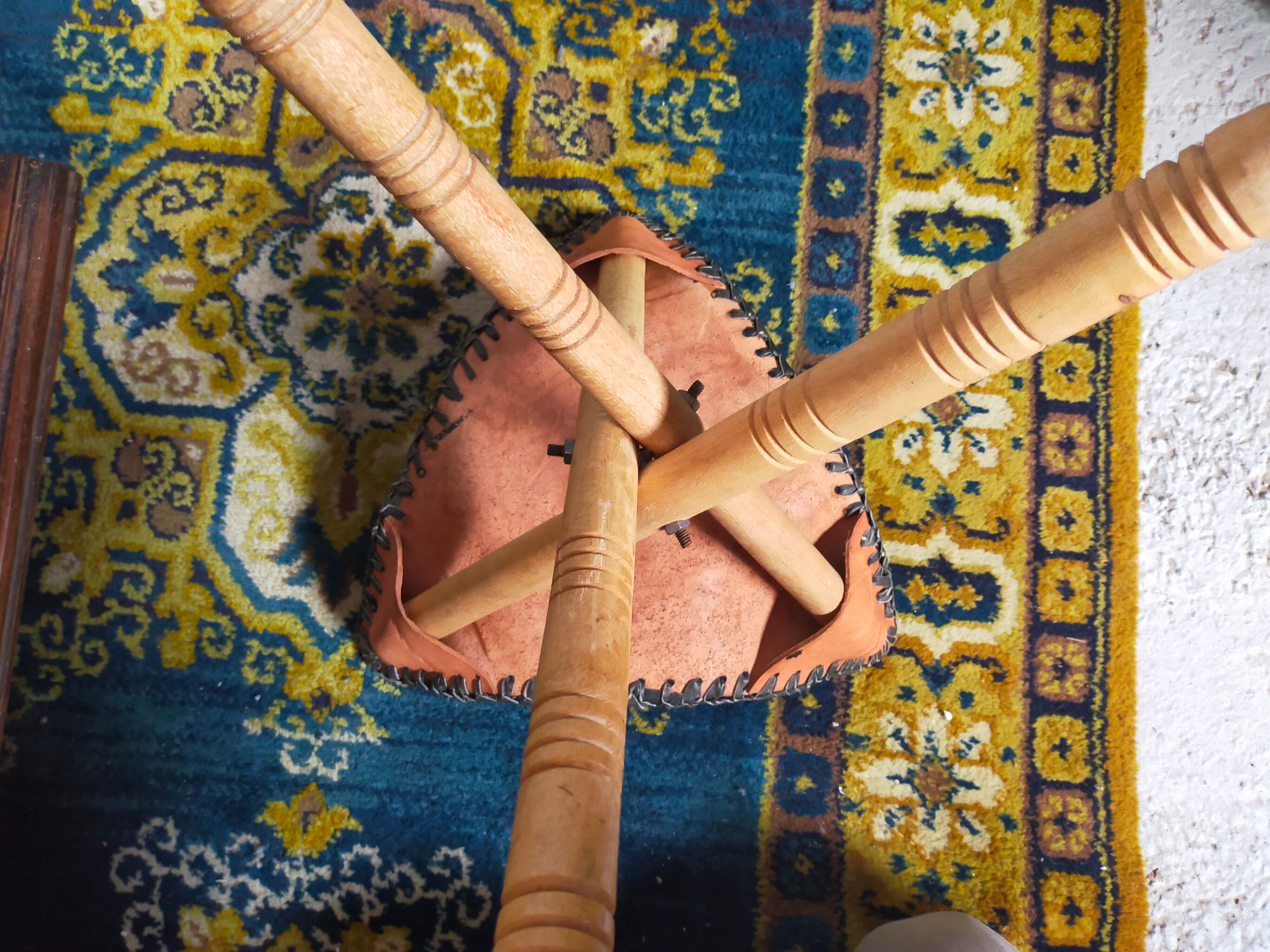 Folding tripod stool in Africa leather