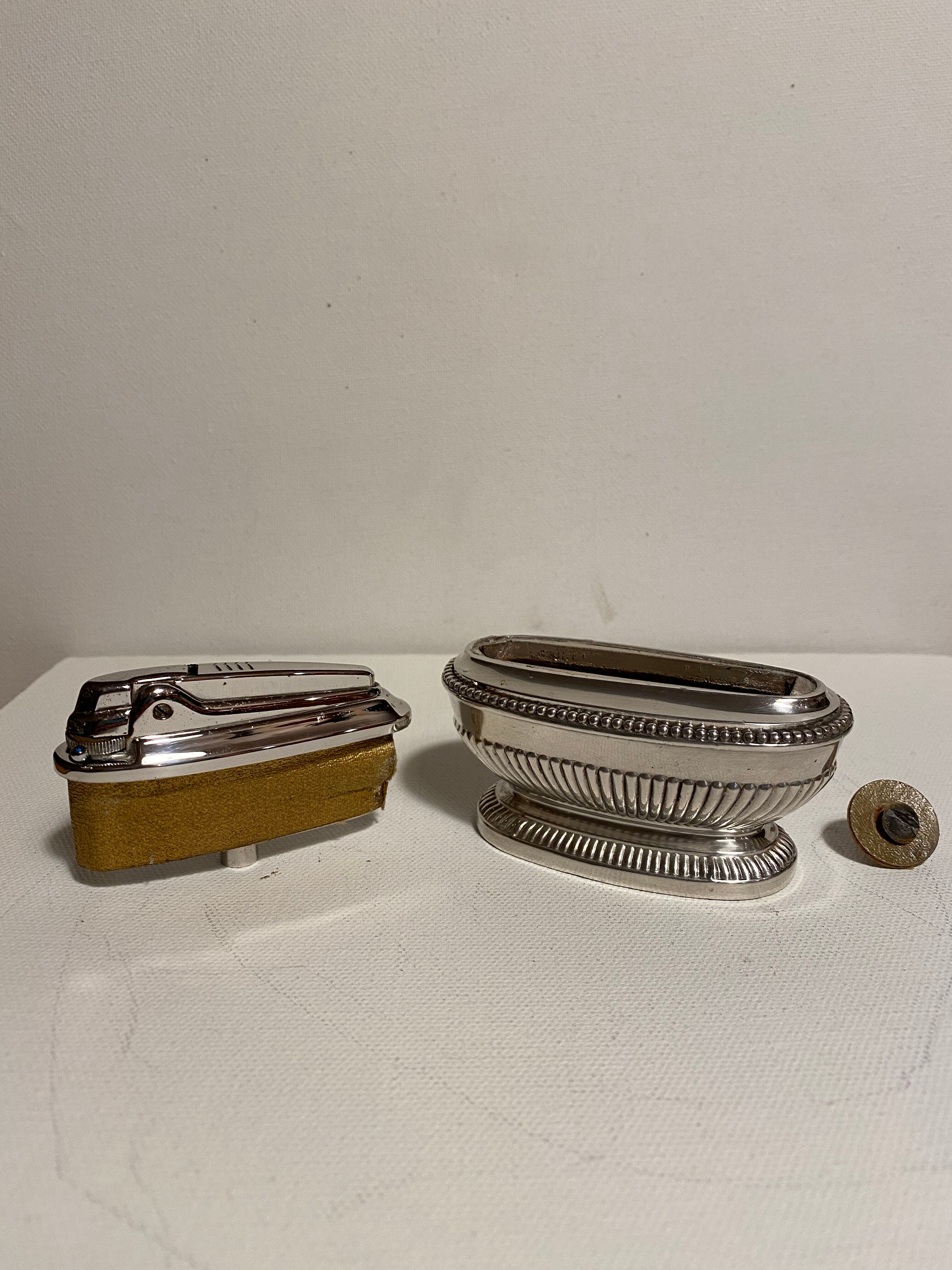 Silver metal Ronson table lighter