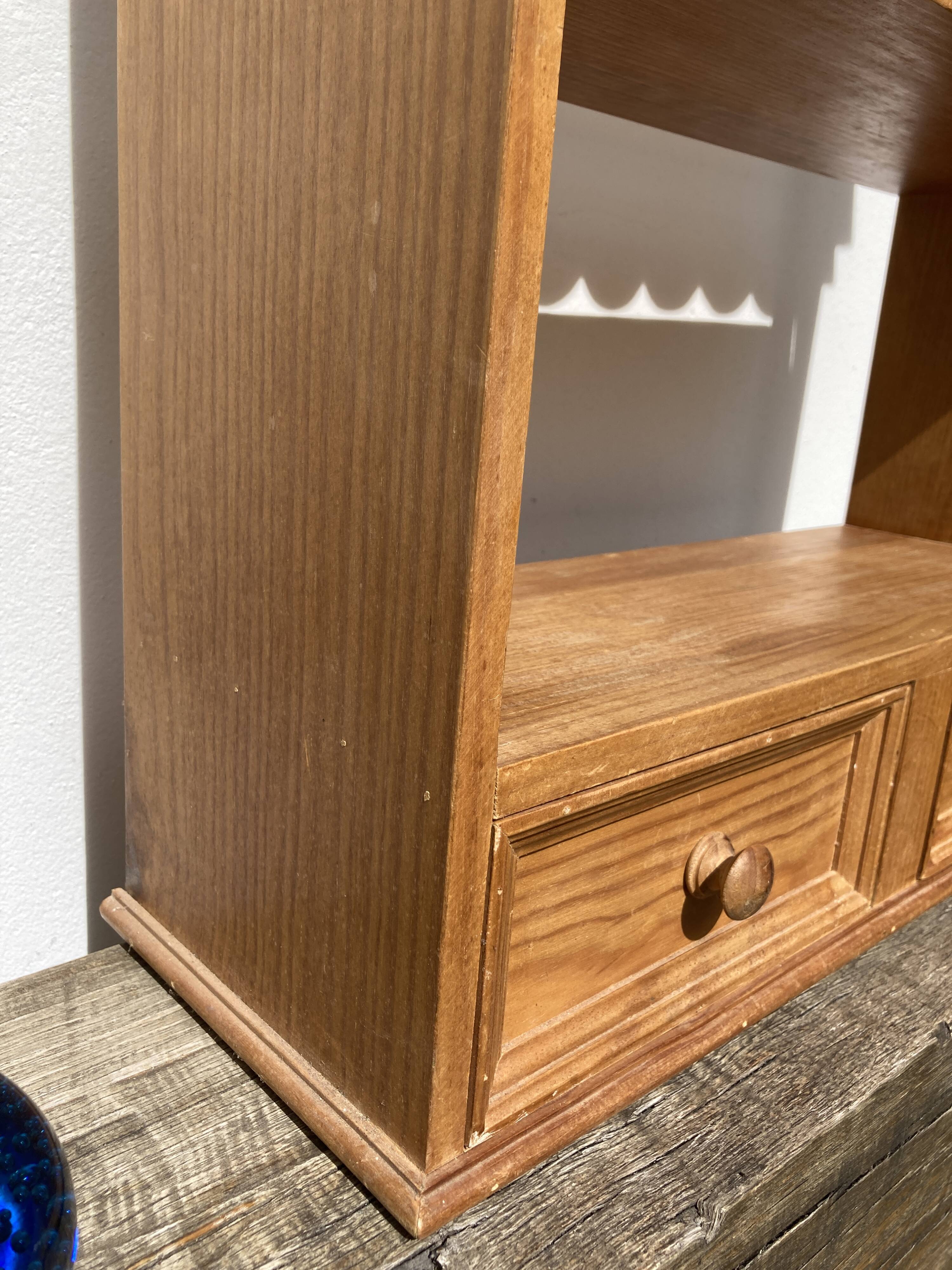 Wall shelf in raw wood with drawers and openwork hearts
