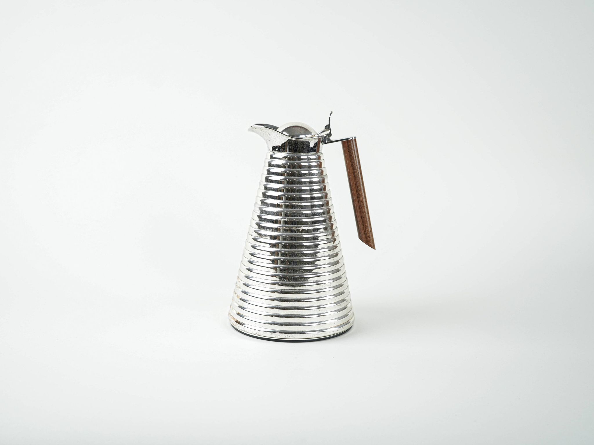 Alfi thermal carafe in ribbed silver metal with wooden handle, Germany