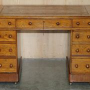 Bureau victorien en chêne miel avec cuir teint à la main