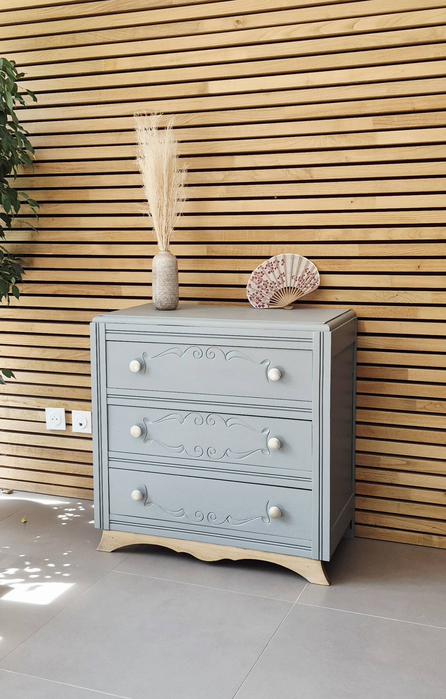 Art Deco chest of drawers
