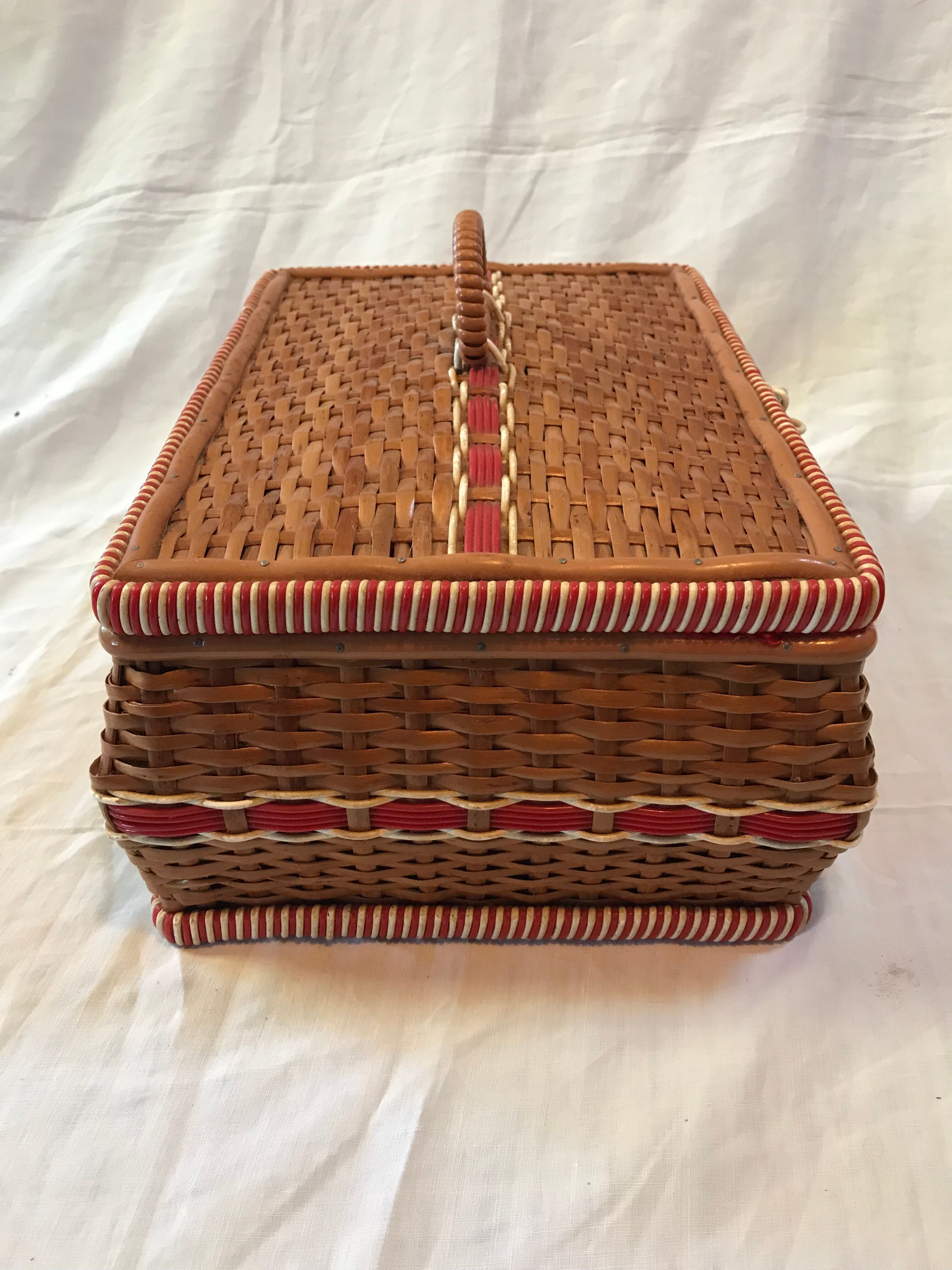 Vintage wicker and "scoubidou" box