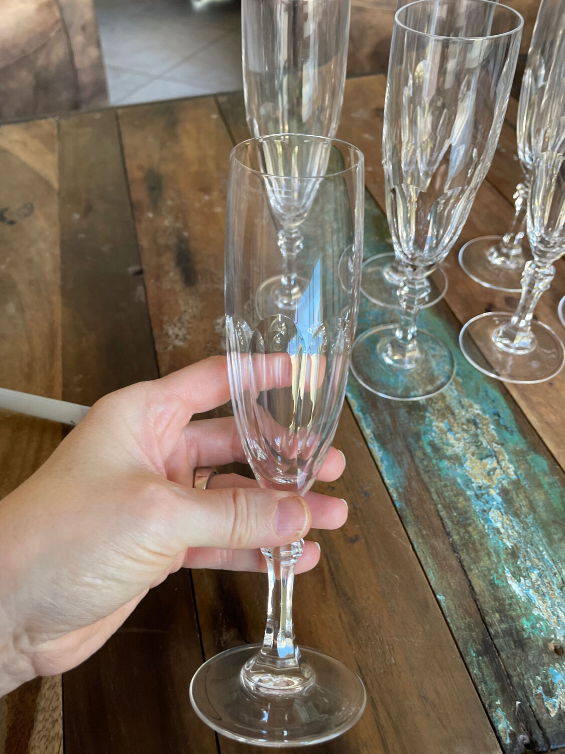 Set of 7 champagne flutes. Made of cut crystal.