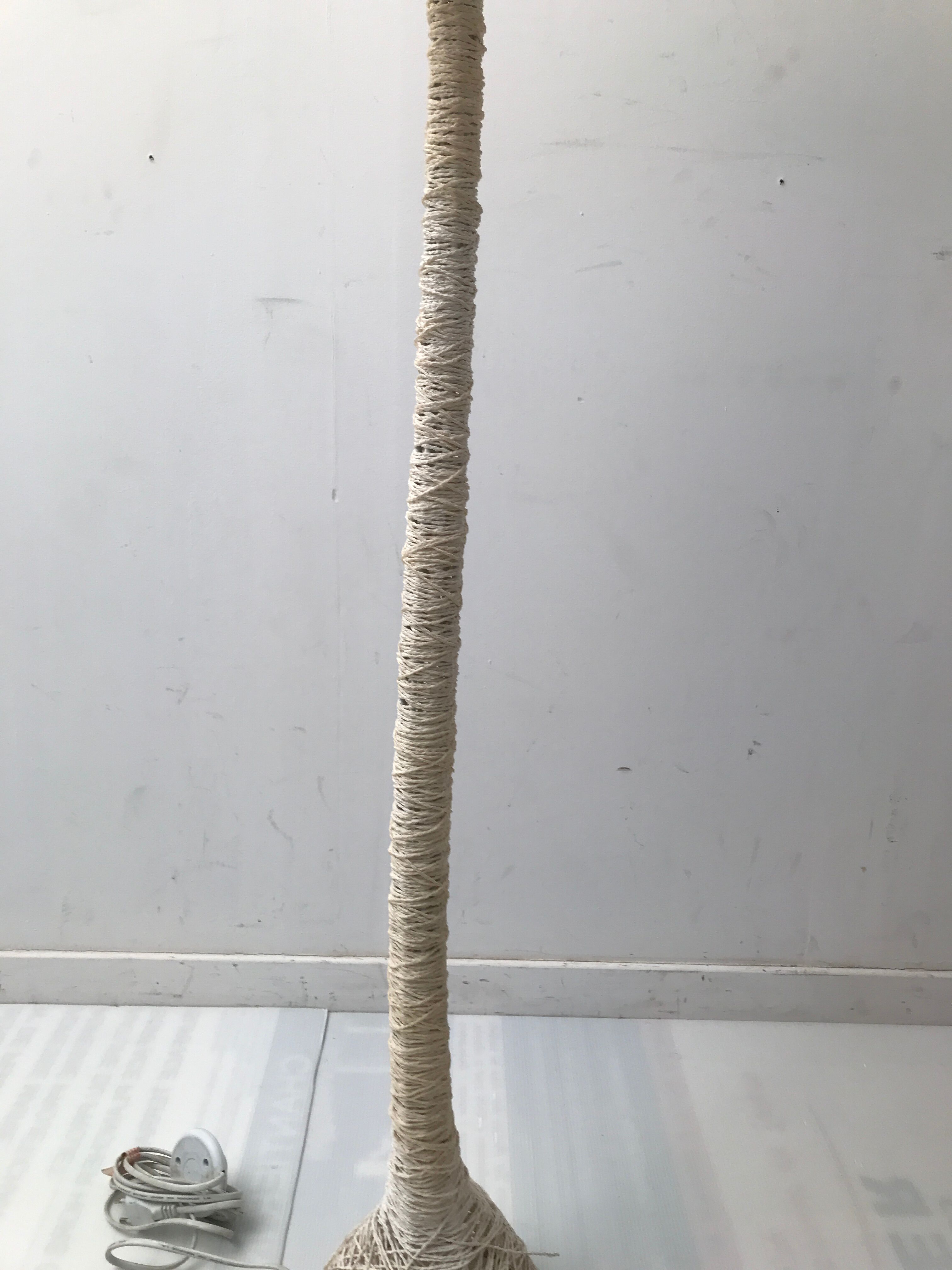Braided twine lamppost