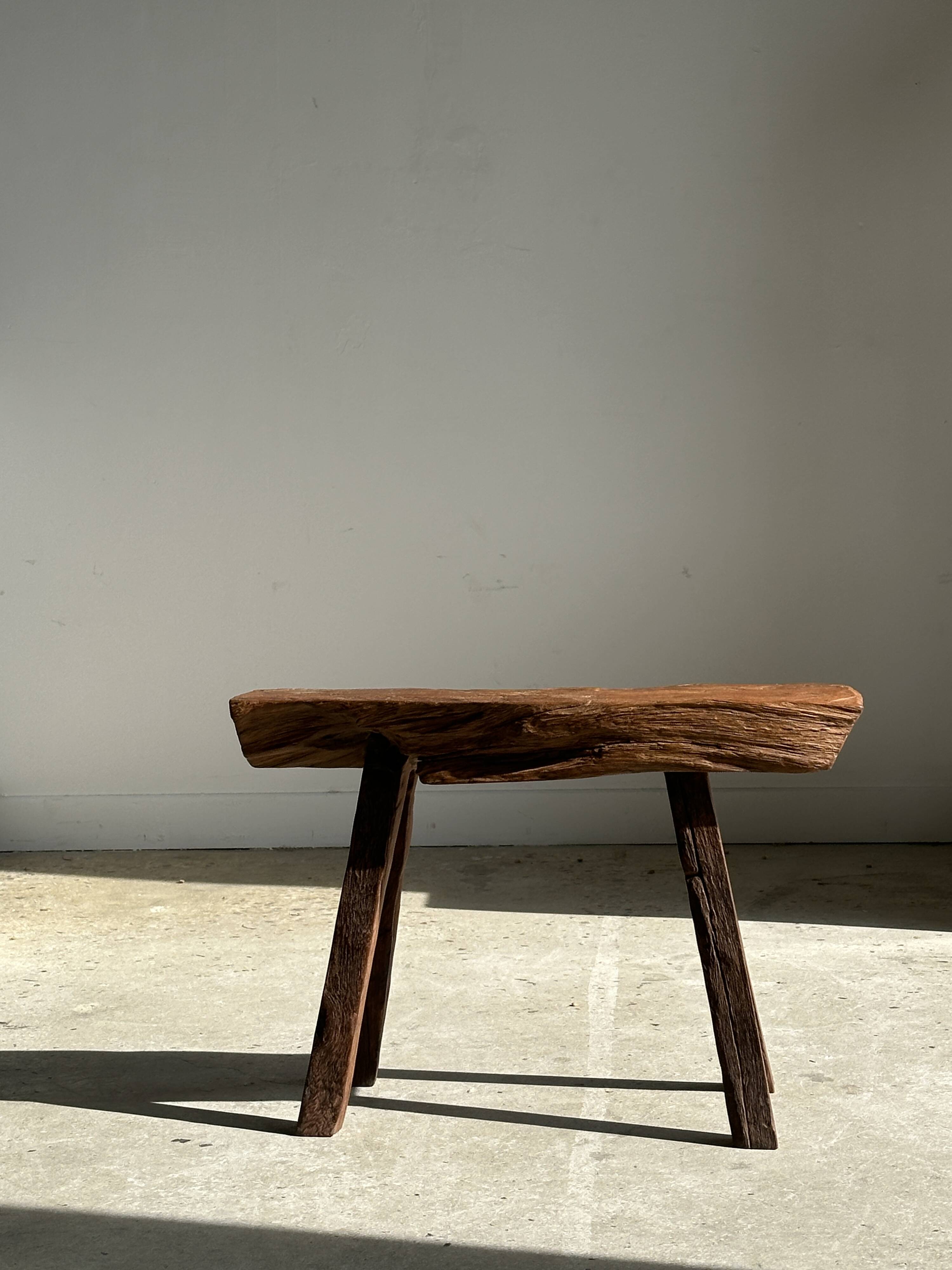 Small organic bench in upcycled Asian teak quadripod - Sungai