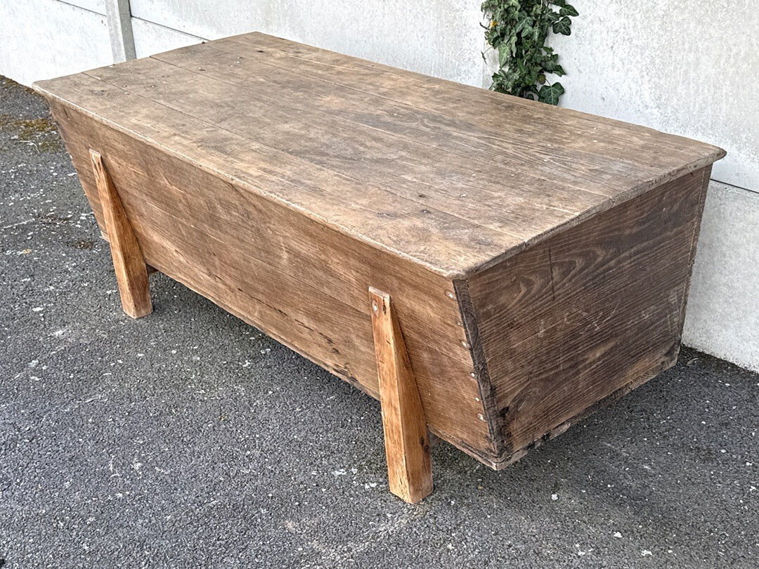 Coffre vintage en bois brut