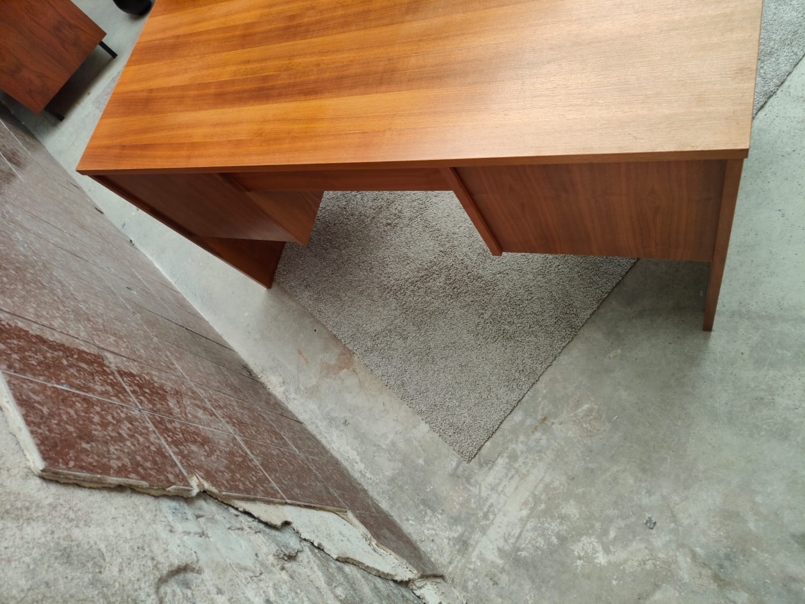 Mid century agency | vintage – desk