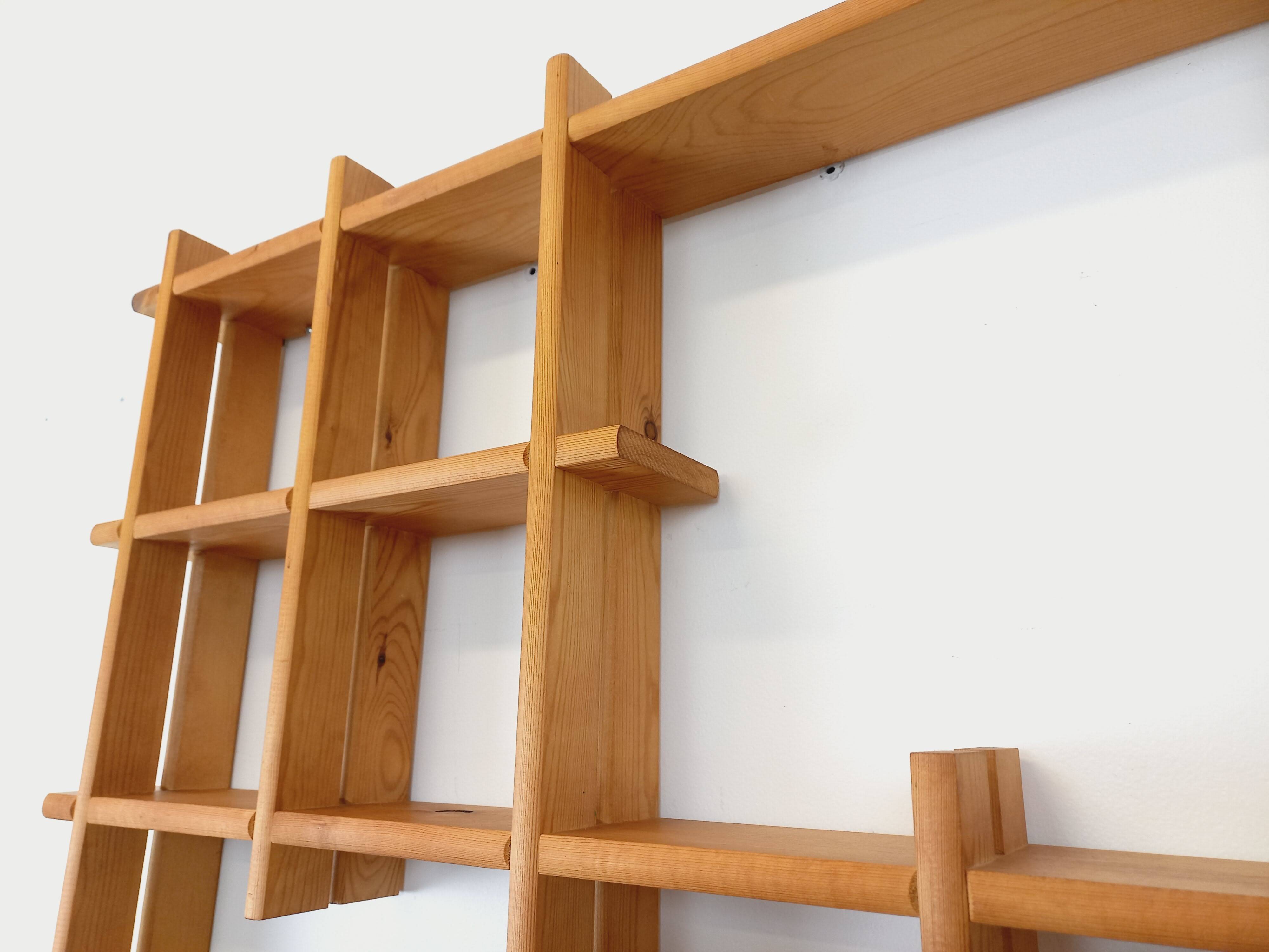 Vintage pine wall shelf, from the 80s