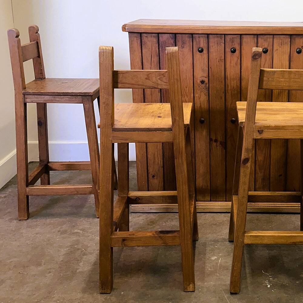 Rustic solid wood bar counter with 4 matching stools – wine rack & storage