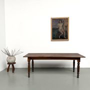 Table de ferme en noyer massif, pieds tournés, 1920