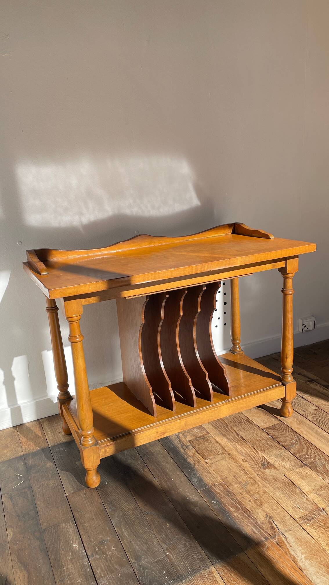 Meuble bas electrophone vintage