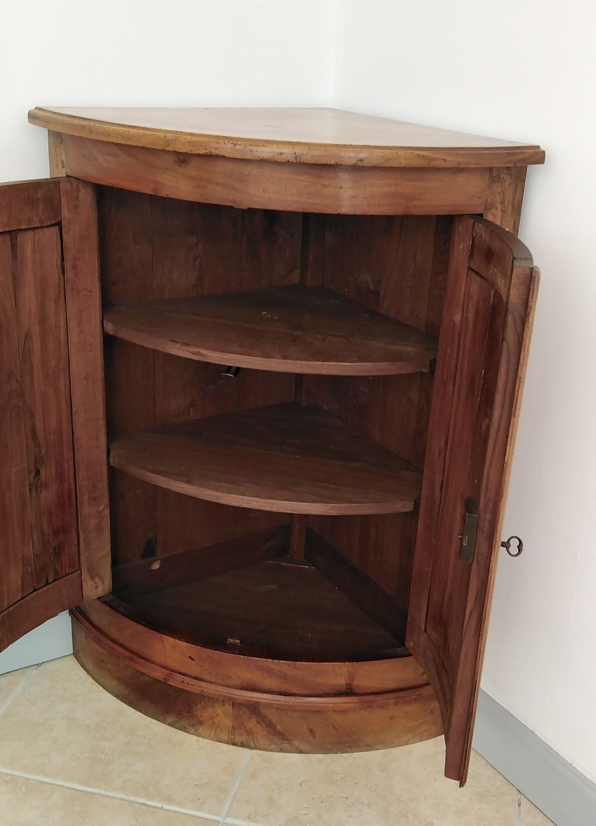 Corner furniture in fruit wood