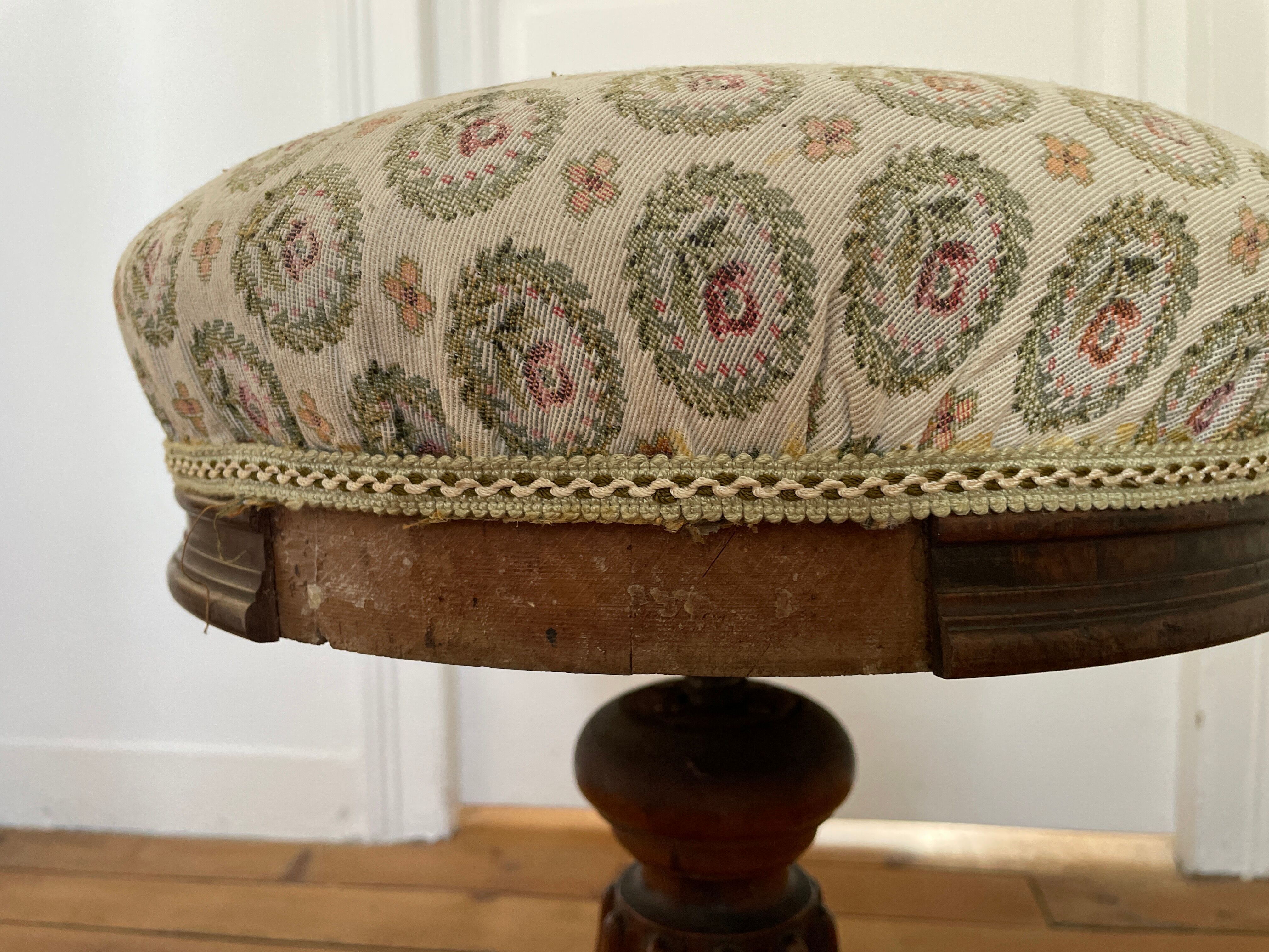 Screw piano stool, Napoleon III