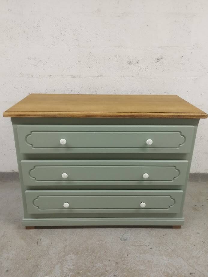 Chest of drawers