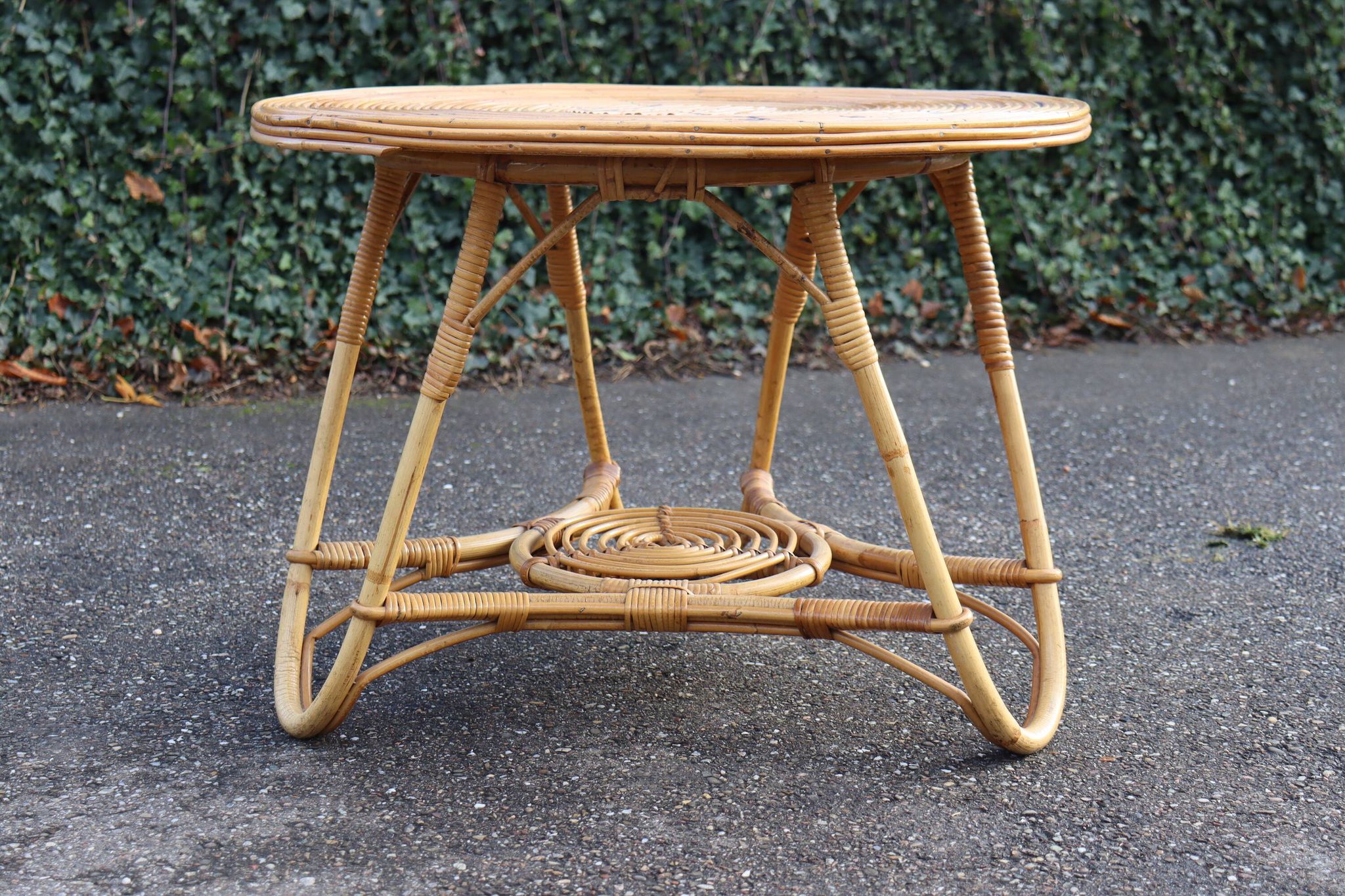 Table basse ronde en rotin style Audoux Minet