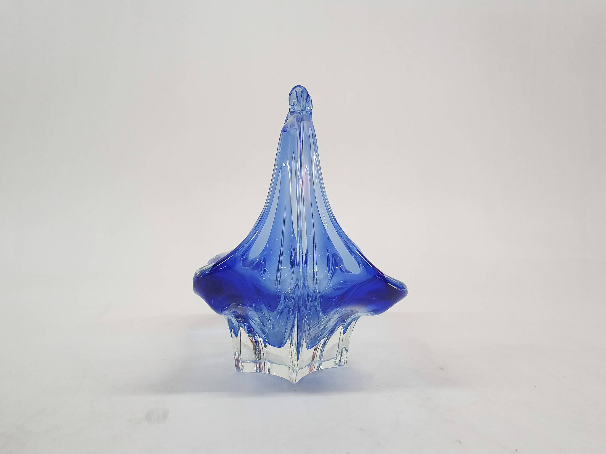 Panier ou bol en verre bleu de Murano, Italie, années 1960.
