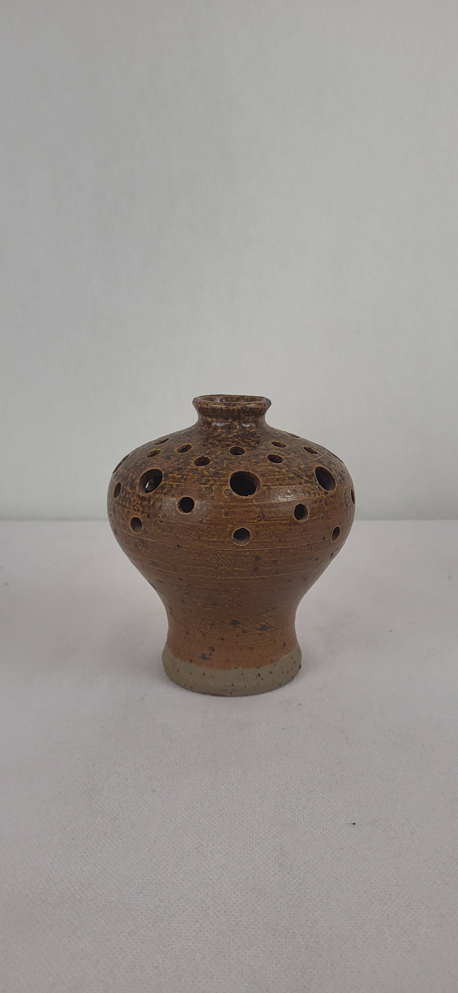 Stoneware flower vase