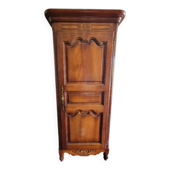 Solid oak bonnetière signed Jean Laïck