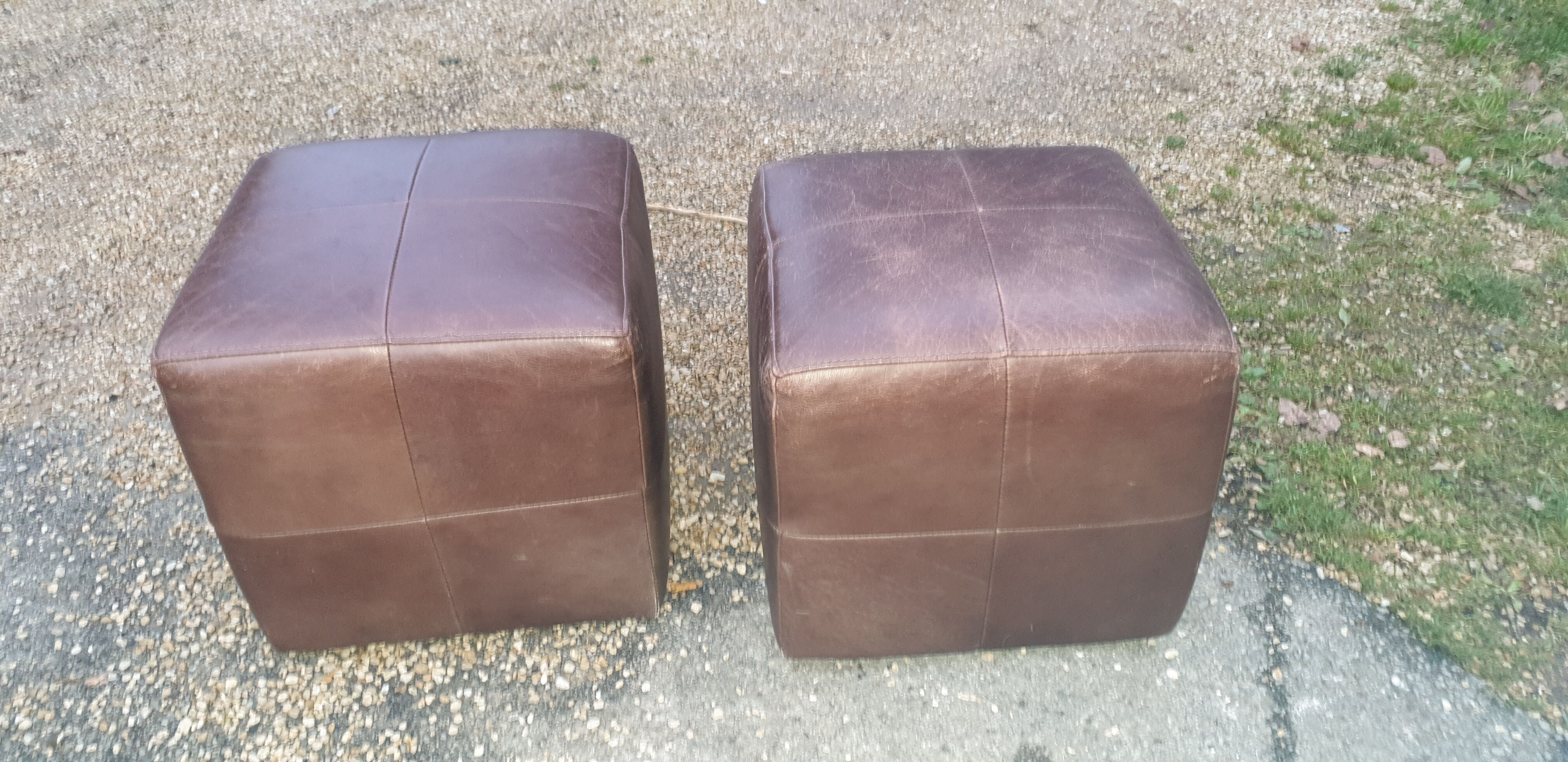 Poufs cuir