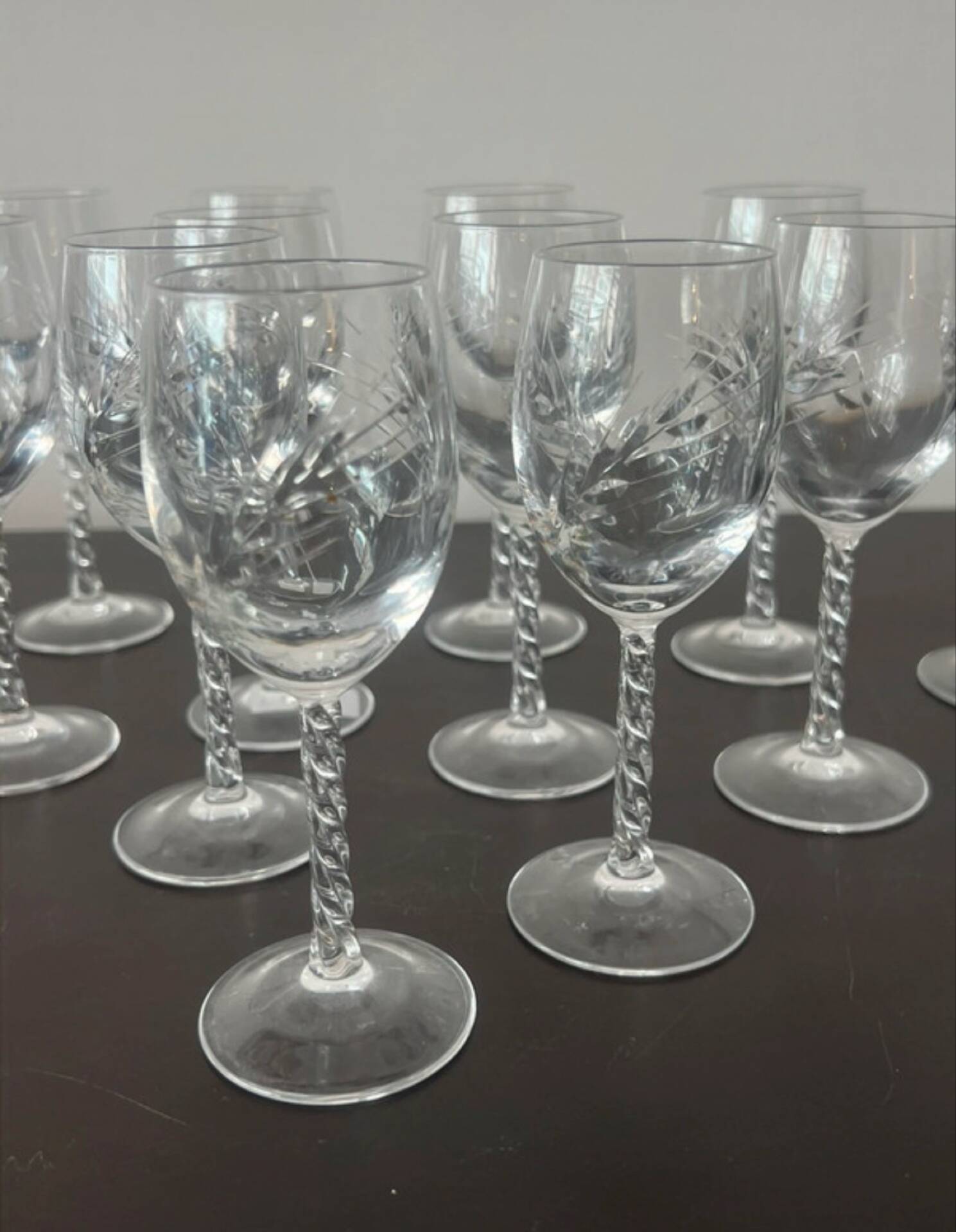 12 verres à liqueur en cristal 1950