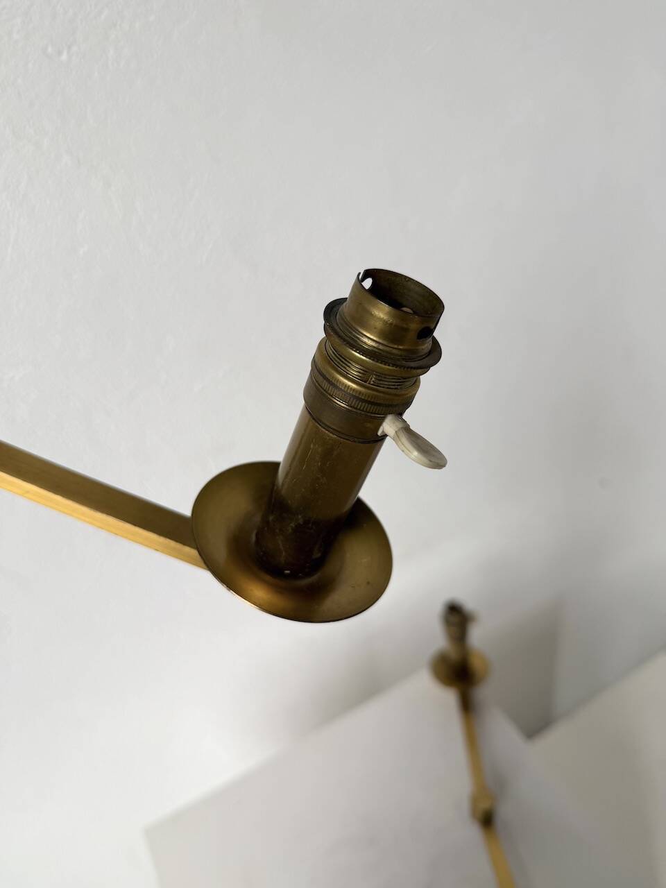 Pair of brass wall lights with articulated arms from the 70s