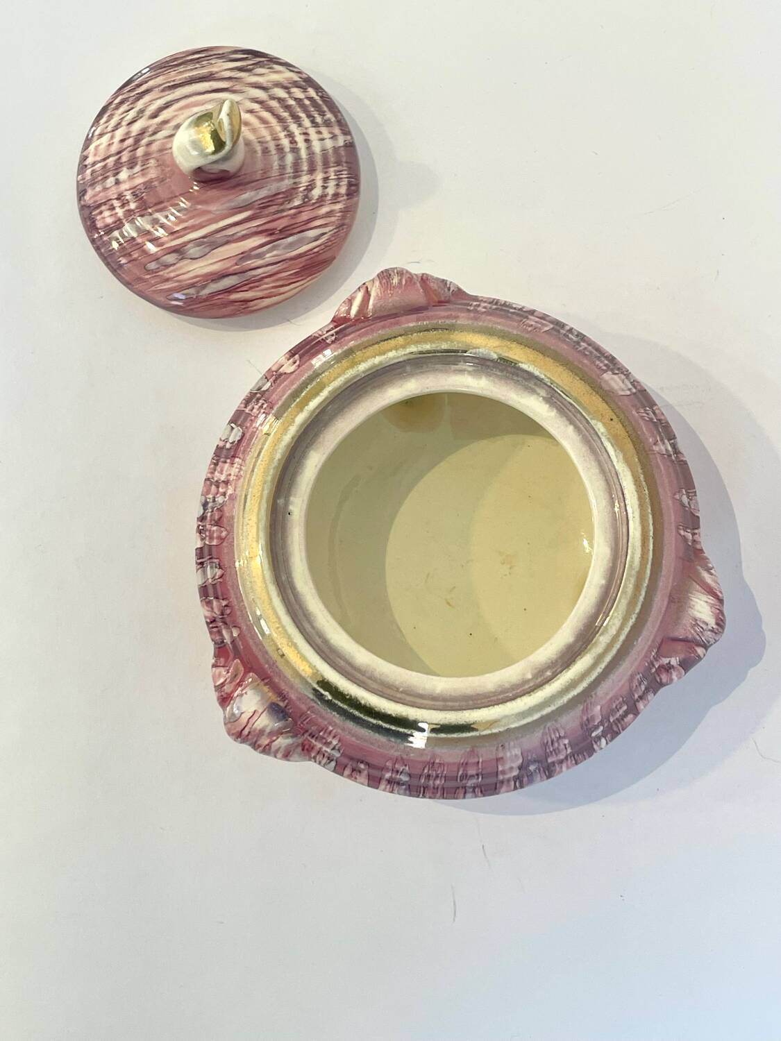 Tripod bonbonnière Strehla ceramics