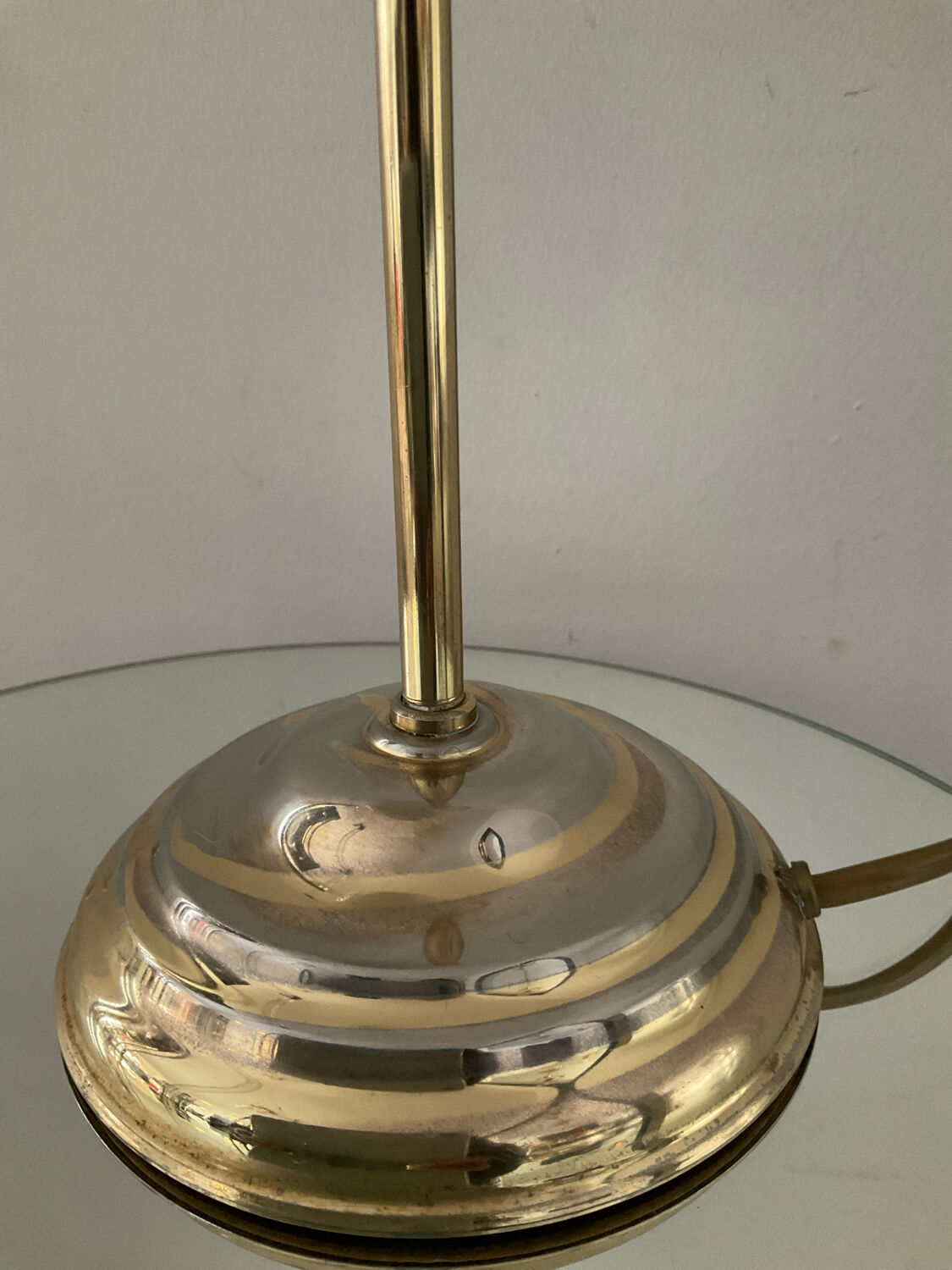 Vintage lamp from the 70s in brass and opaline