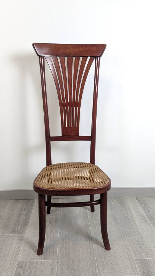 Chaise de nourrice Thonet – Icône du bois courbé et du design viennois