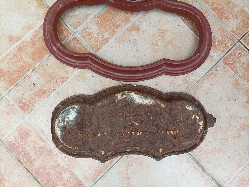 Patinated cast metal umbrella holder