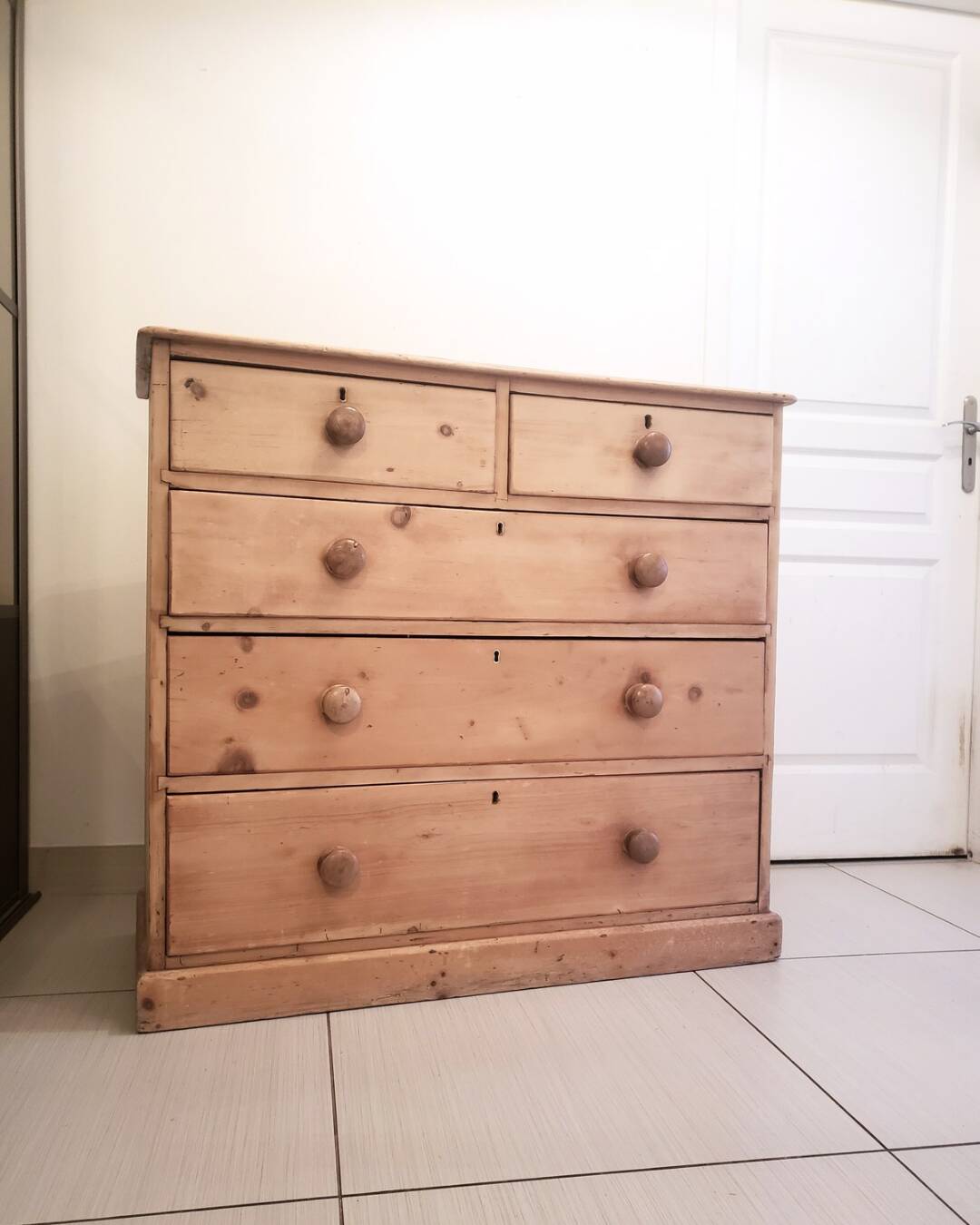 English chest of drawers