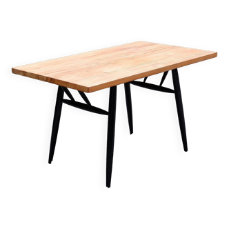 Table/Bureau Modèle "Pirkka" plateau en pin massif - pieds bois peint noir Modèle des années 50'