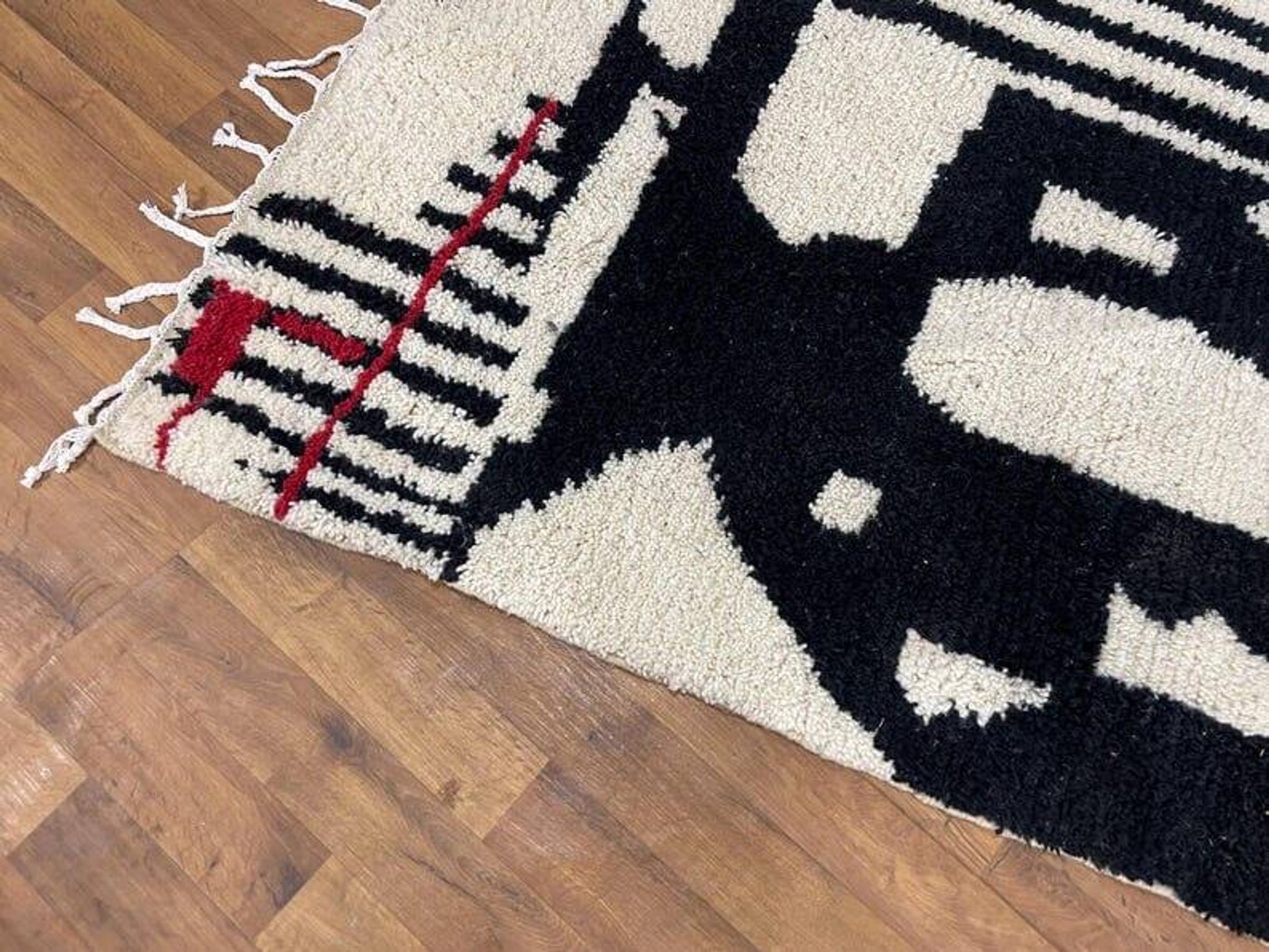 Traditional handmade pure wool Berber rug size 100 x 200 cm