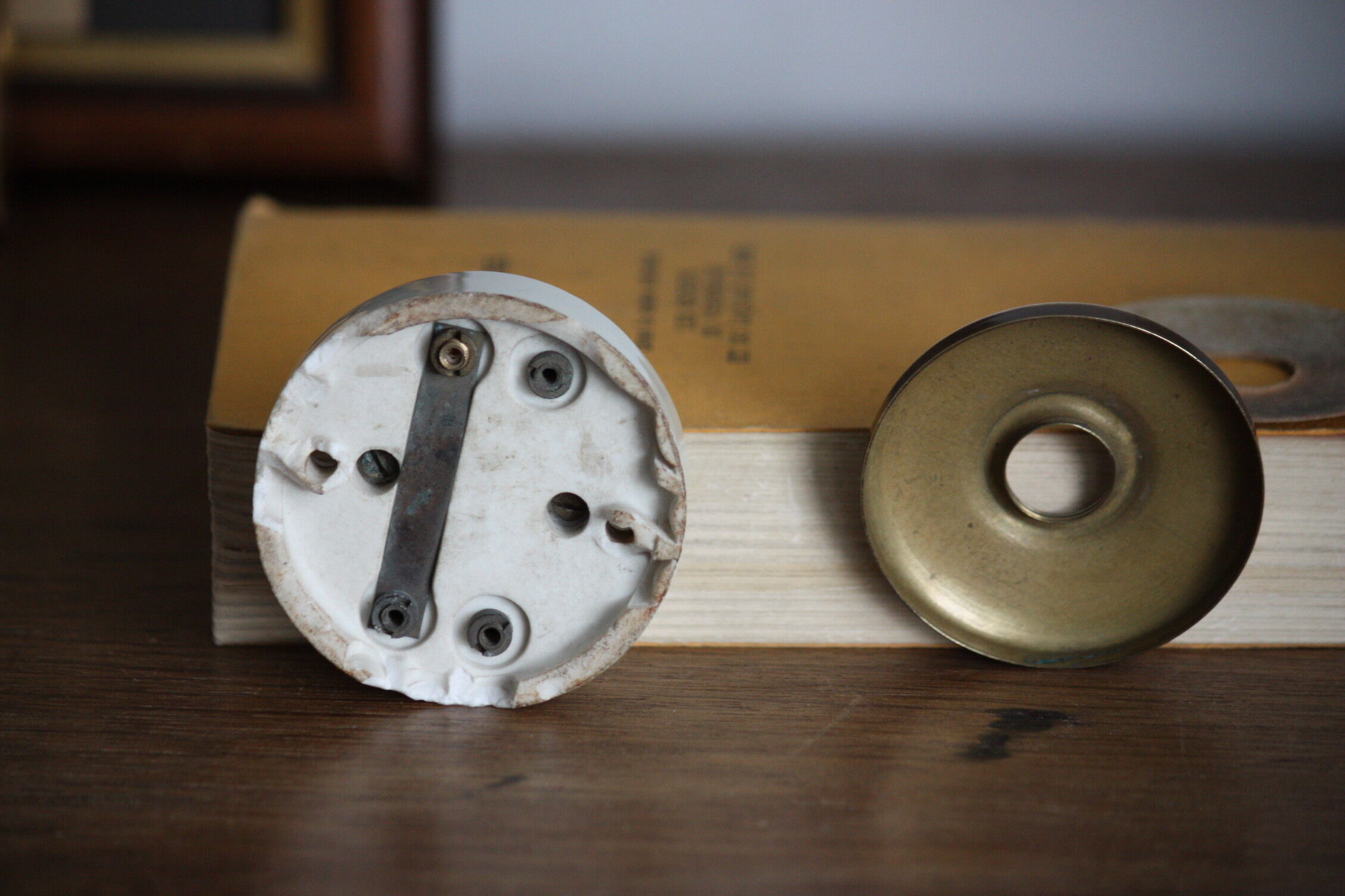 Porcelain brass switch