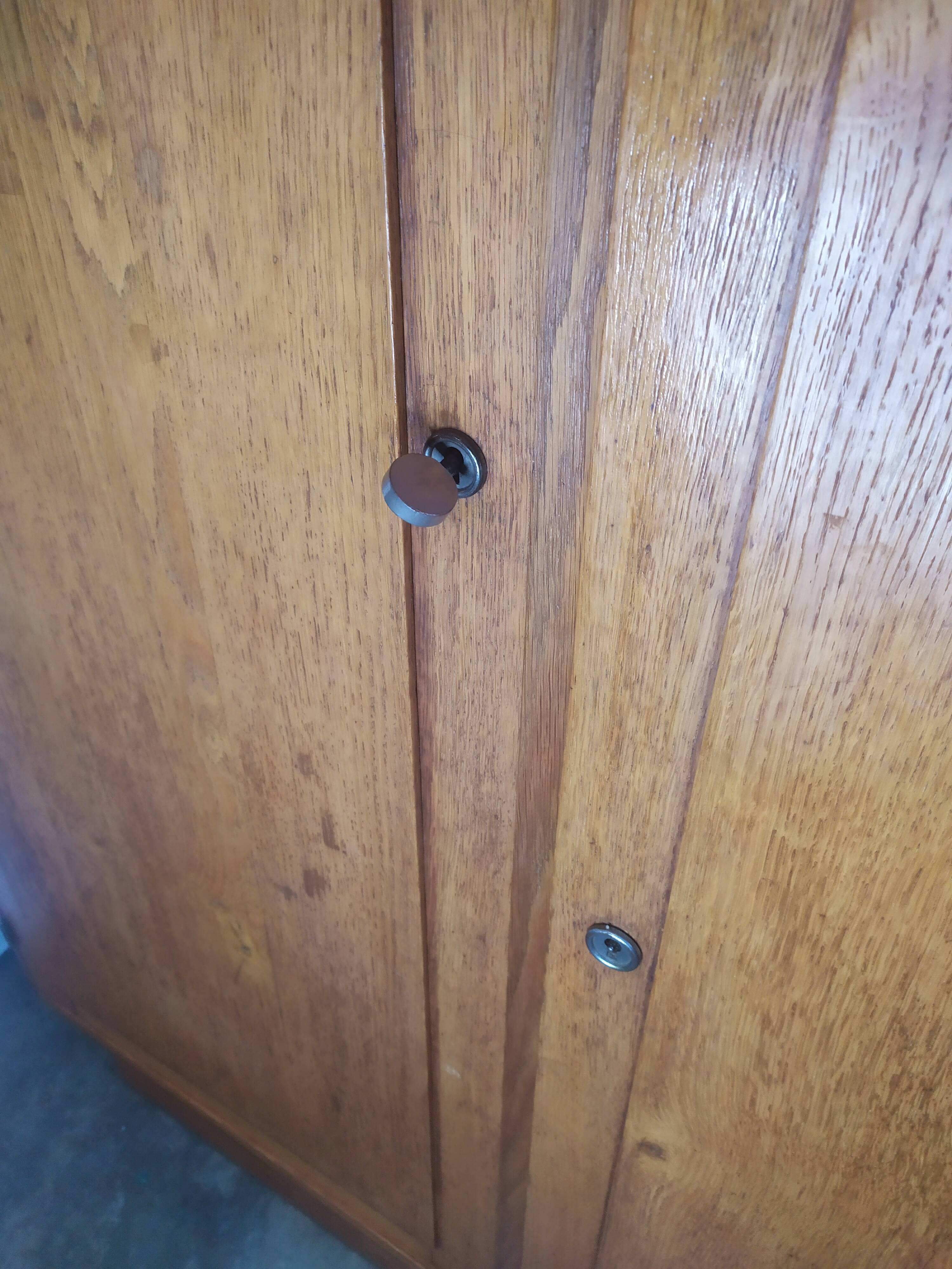 Asymmetrical cabinet