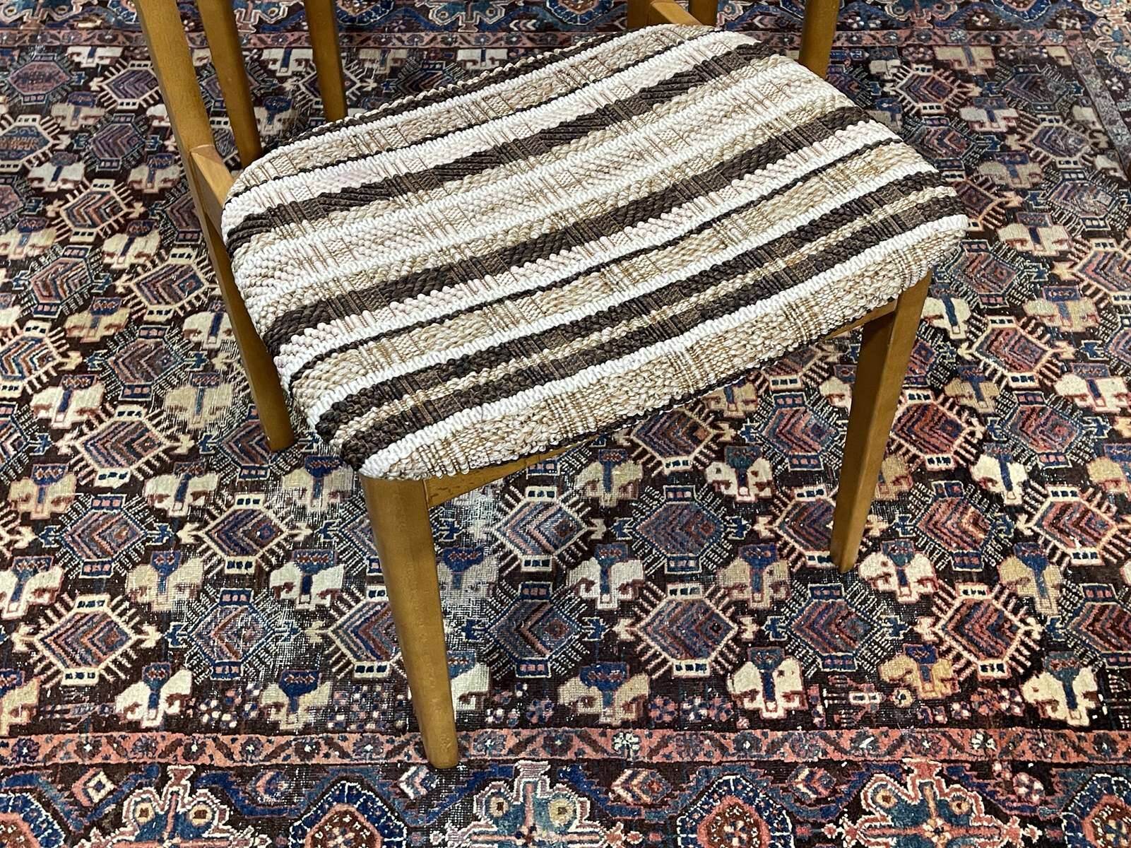 Set of 4 English chairs from the 70s in blond oak.