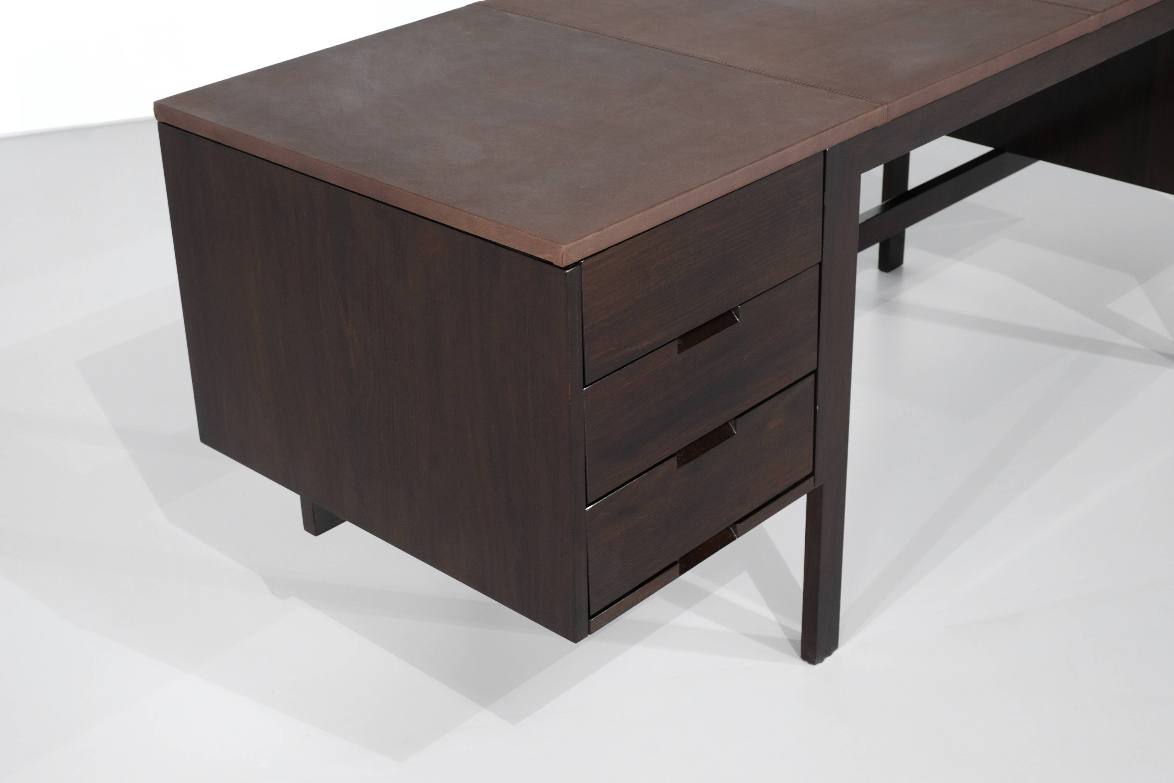 Canaan desk in wood and leather by Marcel Breuer for Gavina, Italy 1950s.