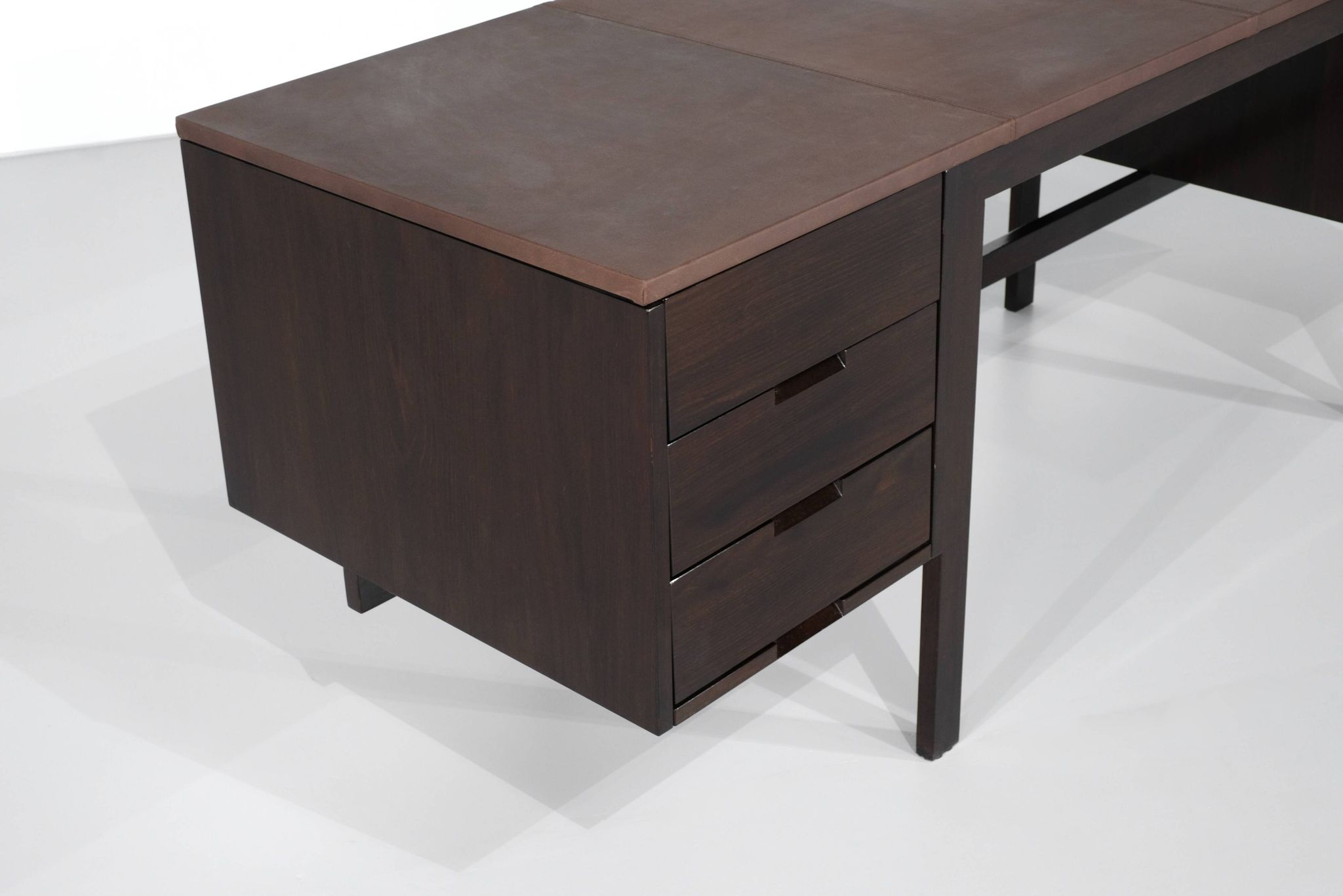 Canaan desk in wood and leather by Marcel Breuer for Gavina, Italy 1950s.