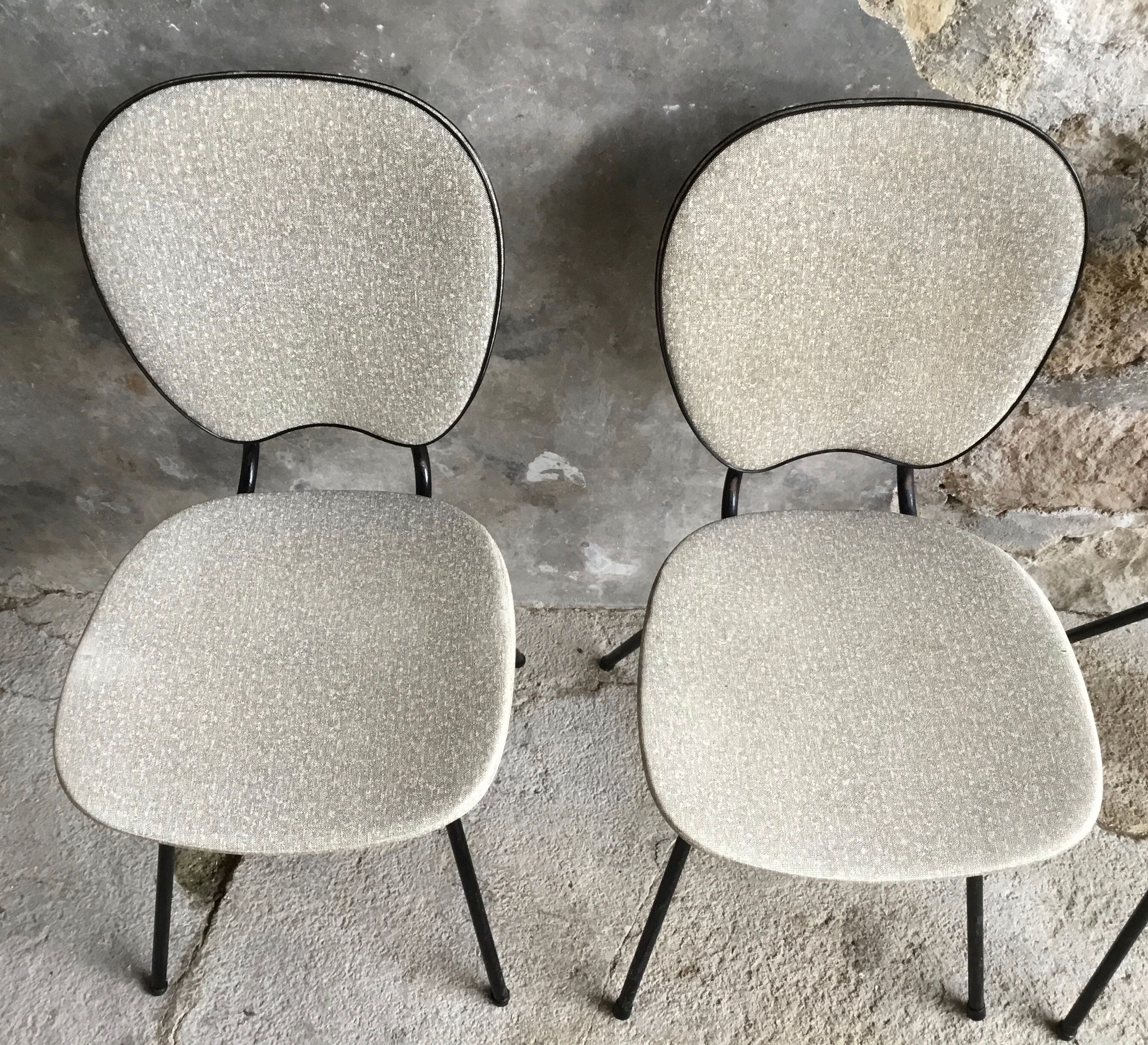 Set of 4 vintage chairs black tubular base 1950