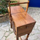 Travailleuse ou couturière vintage en bois