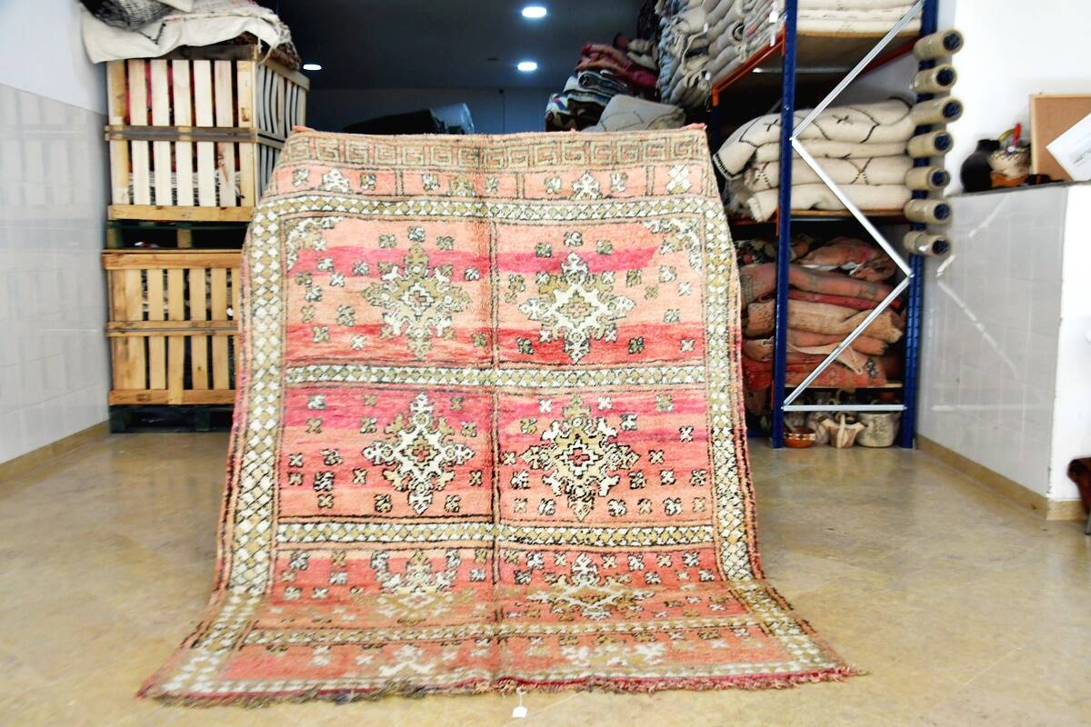 Moroccan Berber rug Zemmour vintage 212 x 160 cm