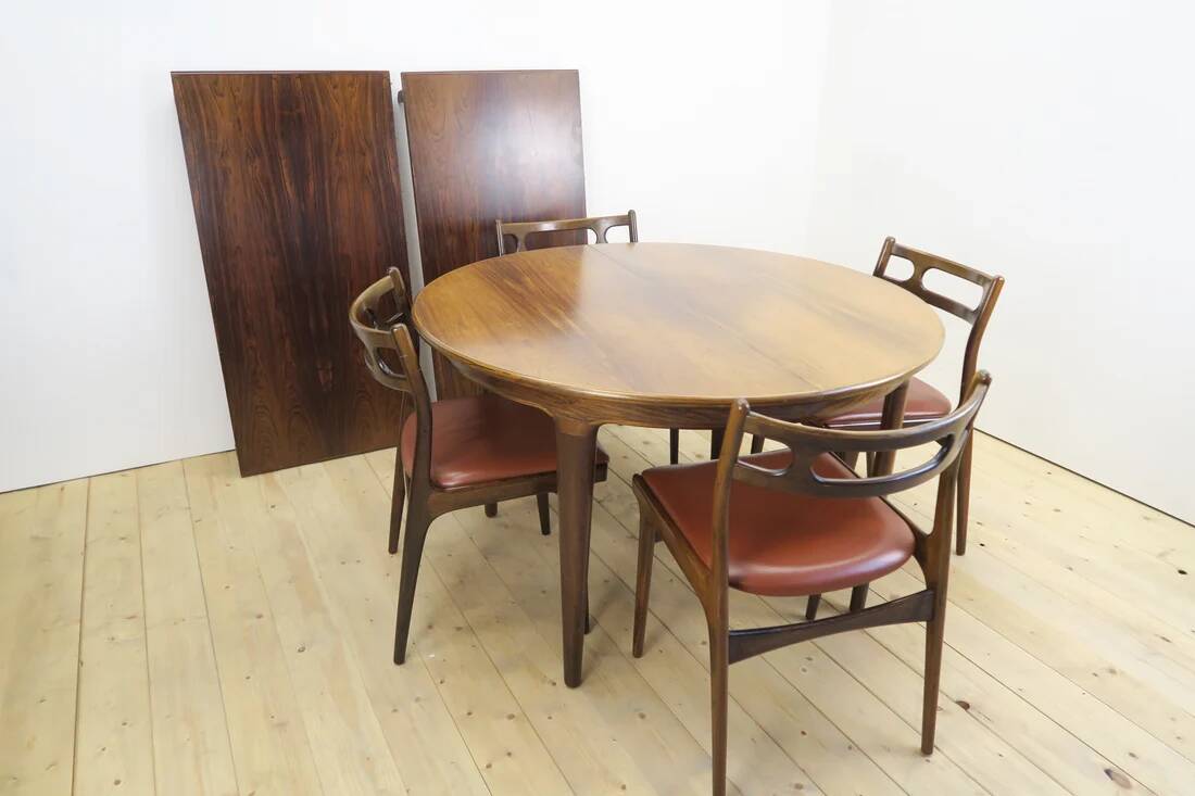 Dining room set in rosewood with table and 4 chairs, 1960s.
