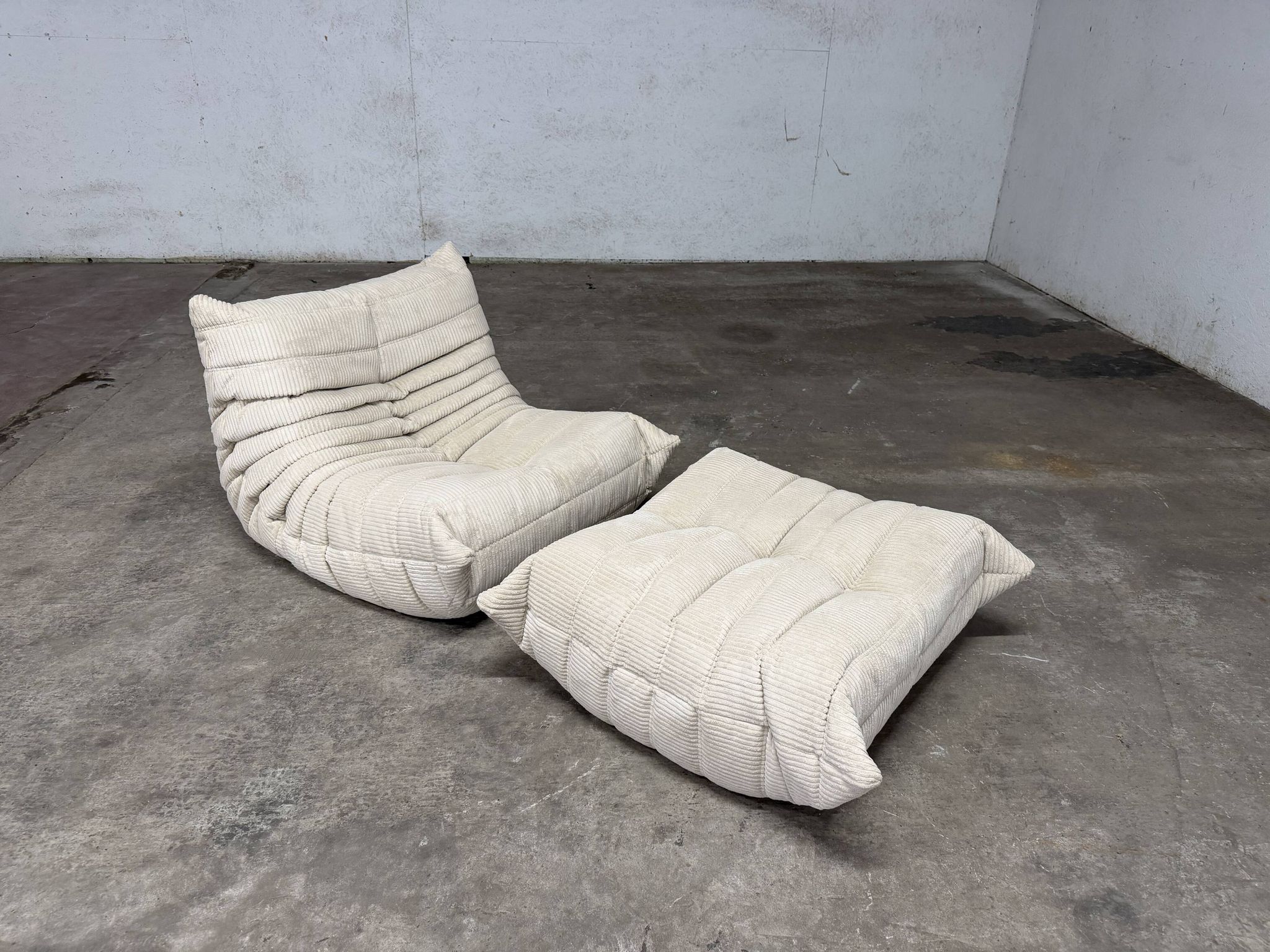 Ligne Roset Togo 1-seater in pouf in Beige Corduroy 10/10