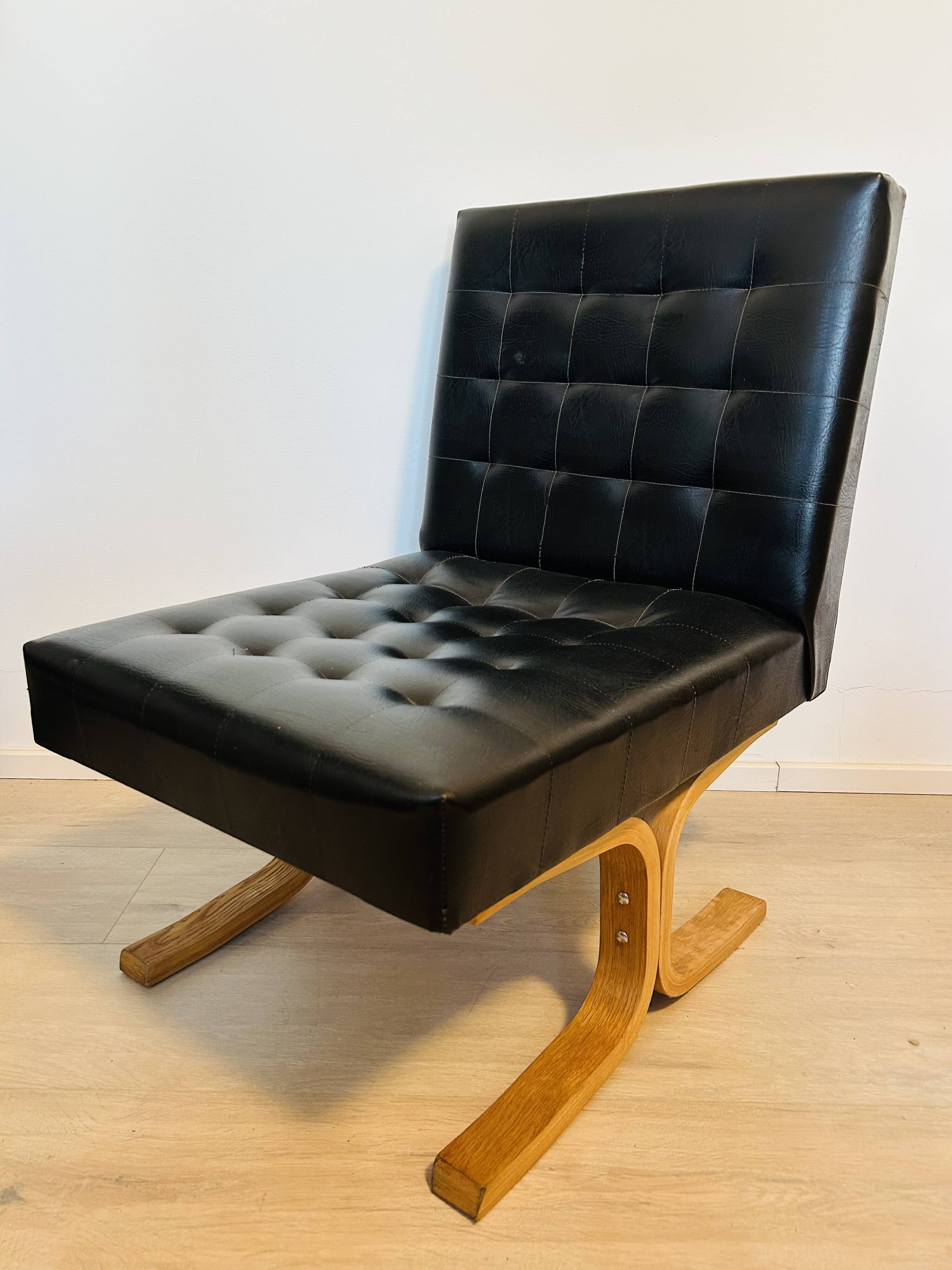 Lounge Armchair “Bratislava” by Ludvík Volak, Czechoslovakia 1970’s