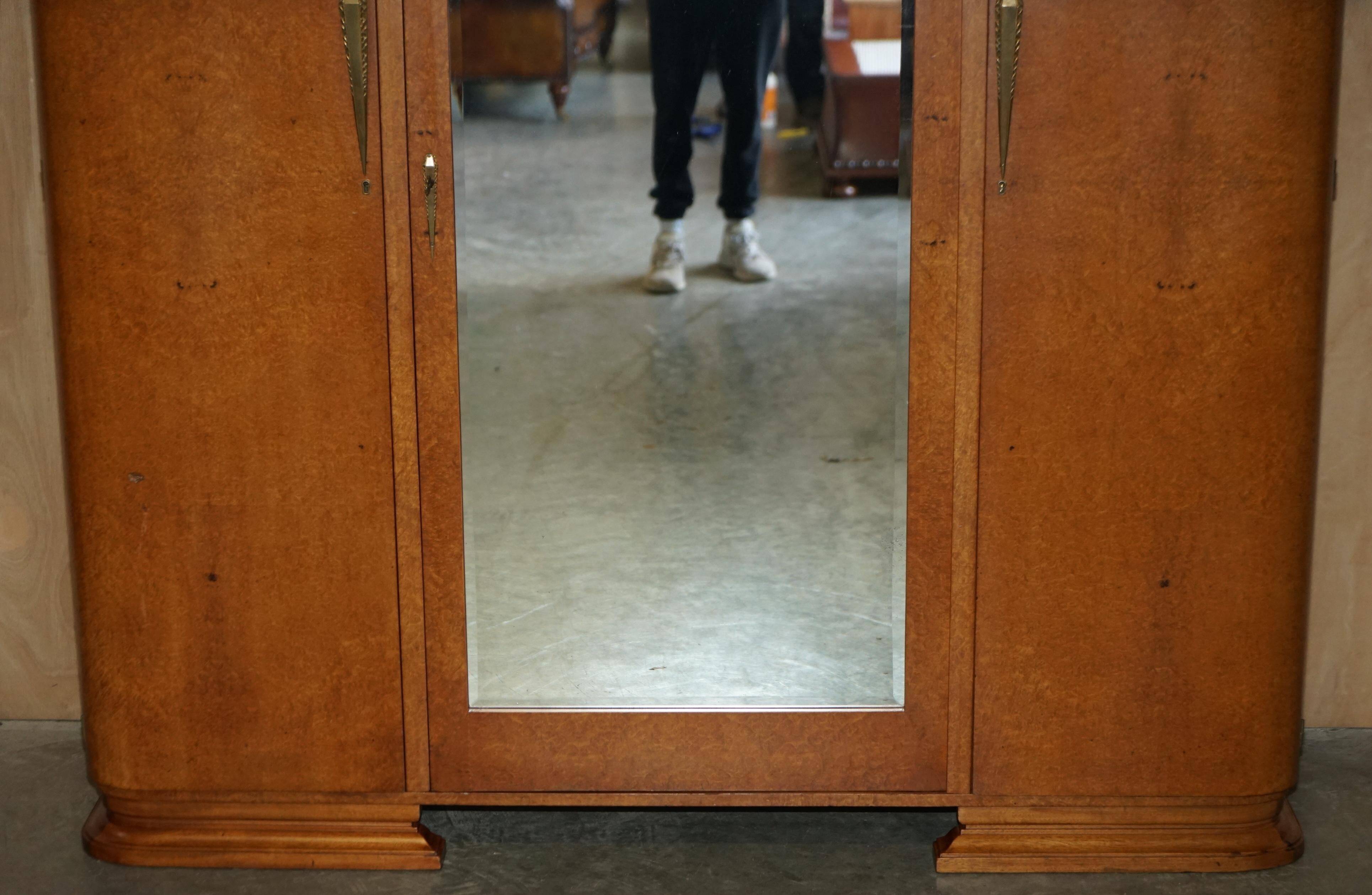 Armoire triple banque Art Déco en érable burr avec porte miroir, circa 1920