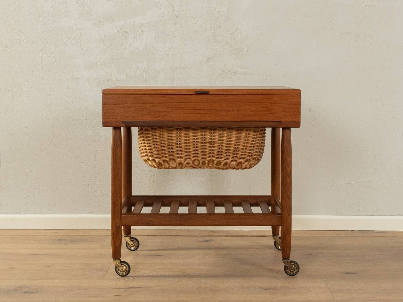 R101 Sewing box, Ejvind A. Johansson