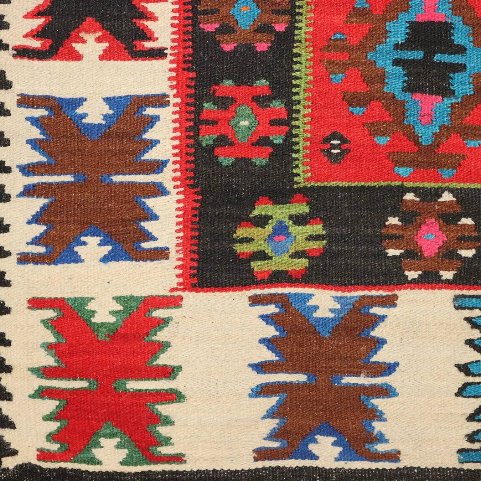 Antique kilim rug in wool, finely knotted, handmade 90 x 35 in.