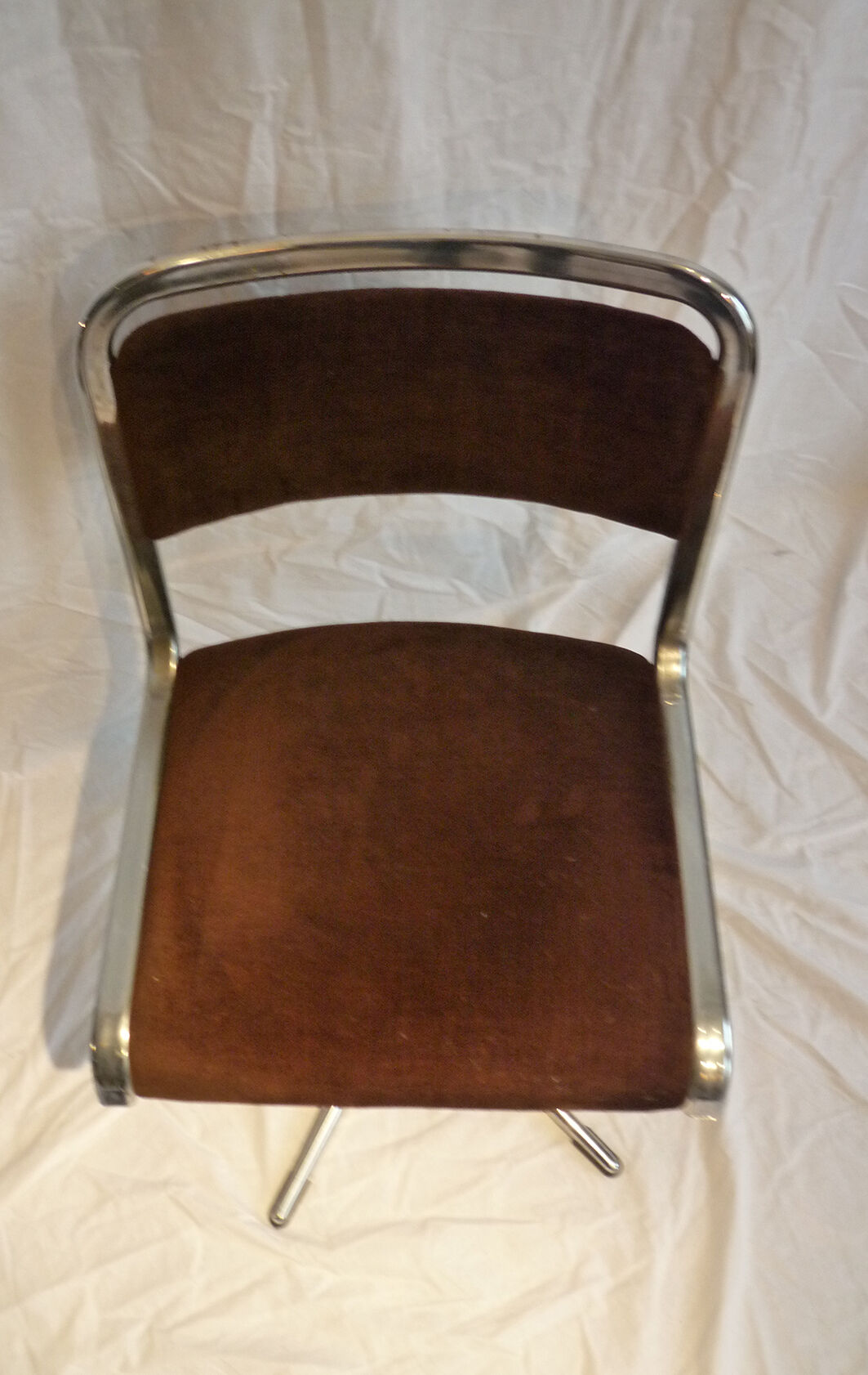 Pair of swivel chairs 70